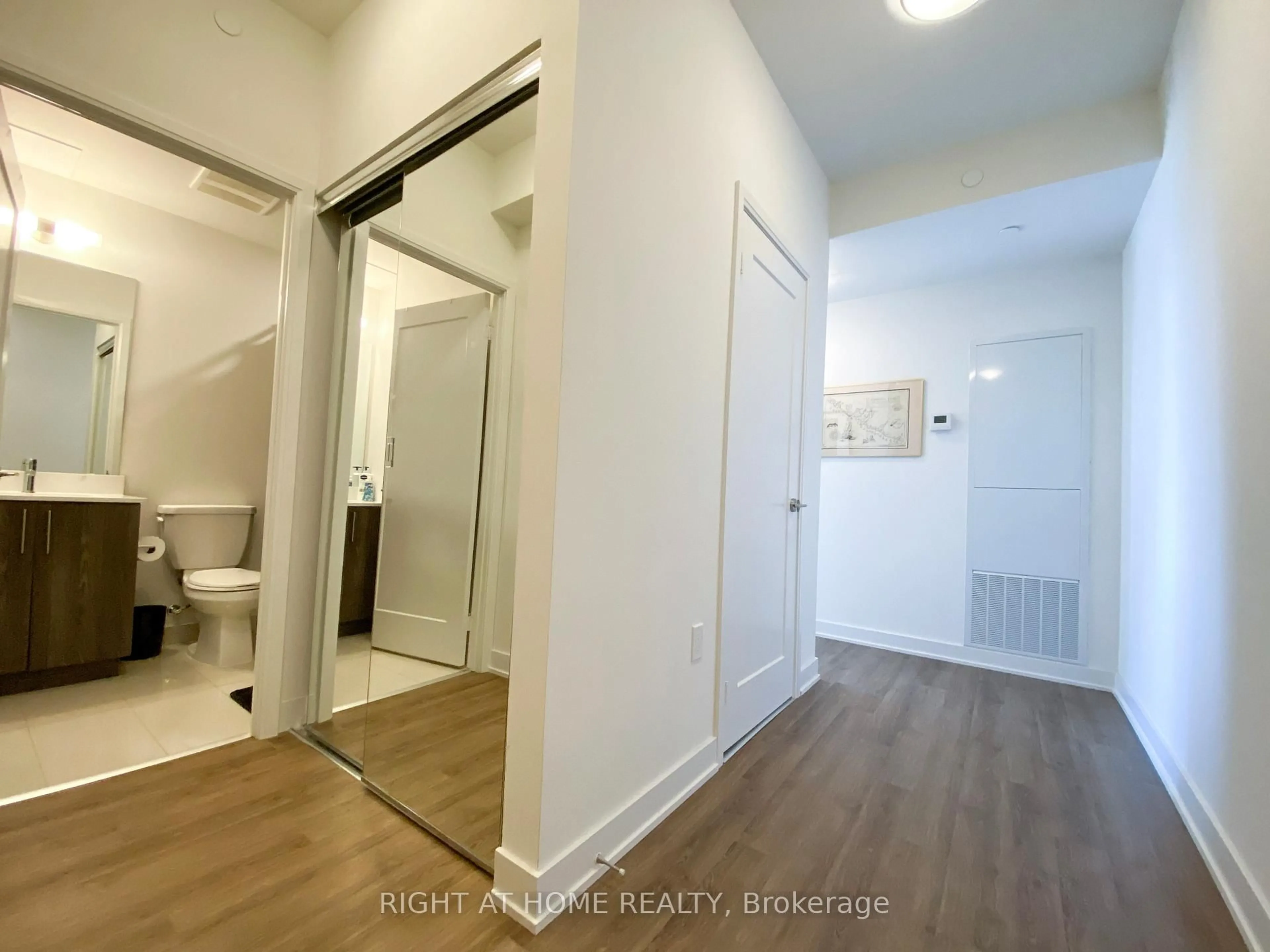 A pic of a room for 576 Front St #1107, Toronto Ontario M5V 0P8
