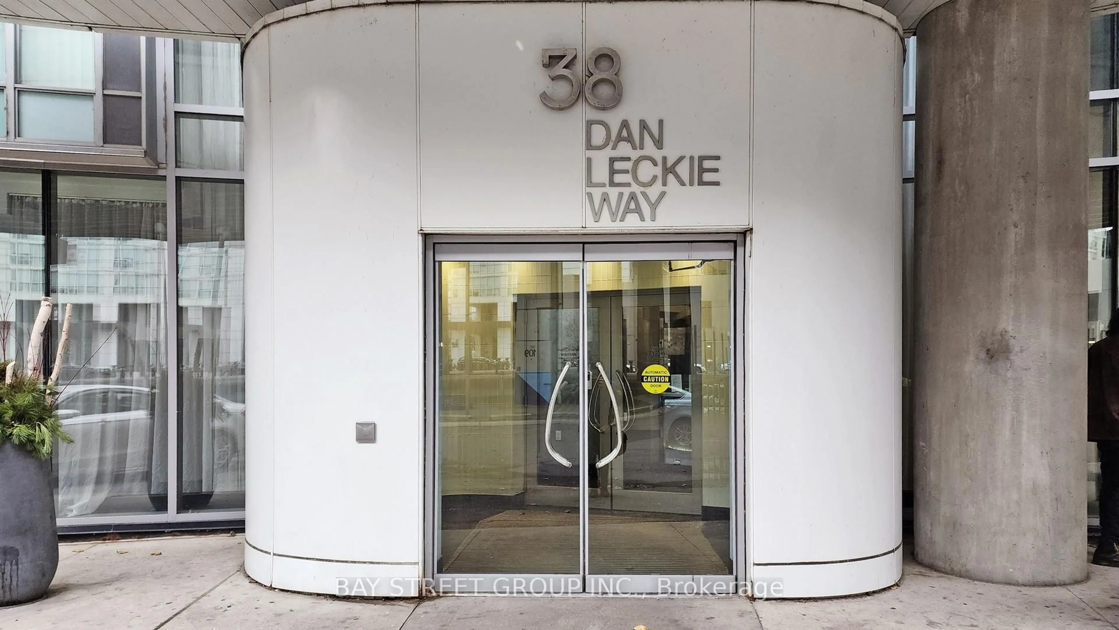 Indoor foyer for 38 Dan Leckie Way #2015, Toronto Ontario M5V 2V6