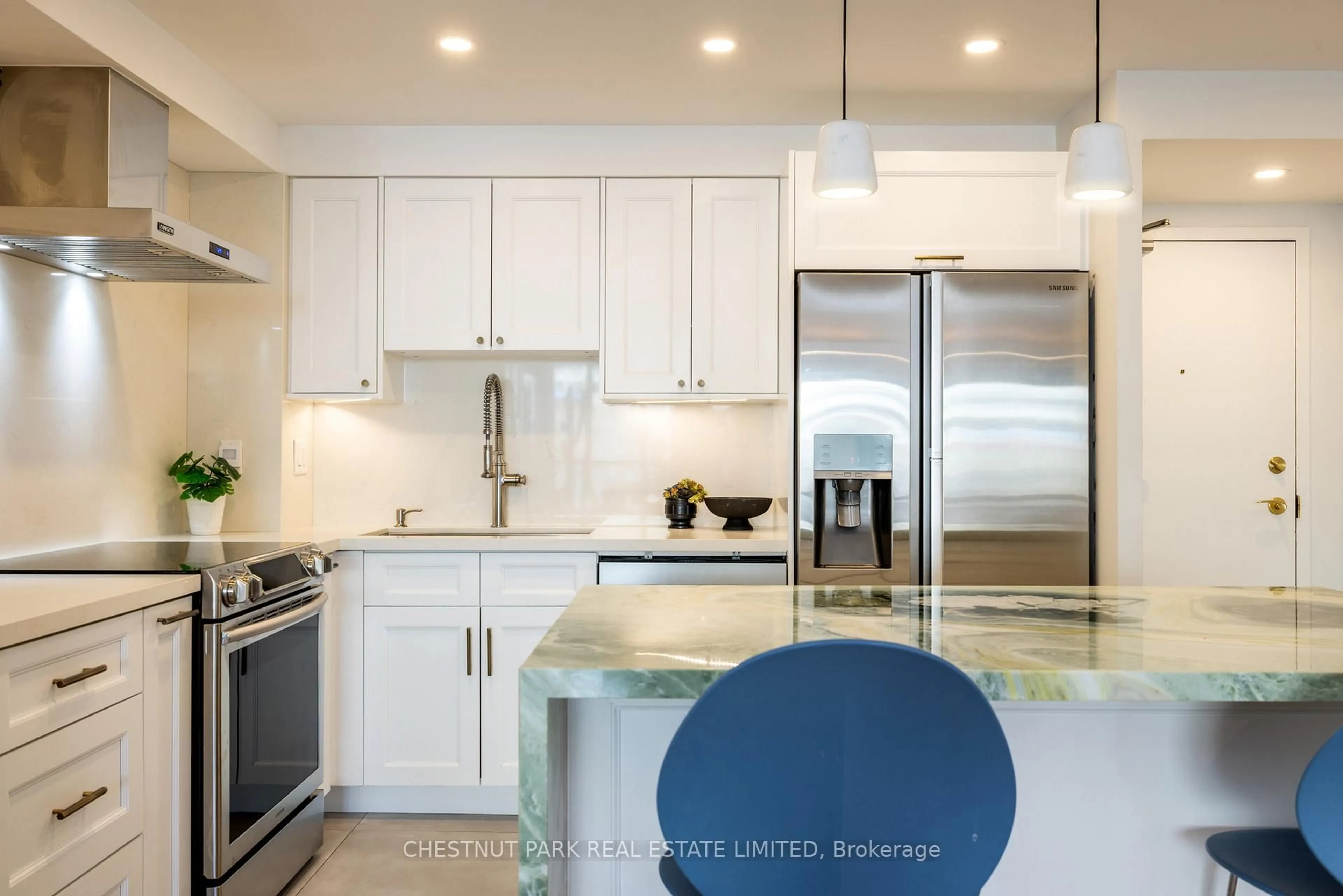 Open concept kitchen, ceramic/tile floor for 95 Prince Arthur Ave #522, Toronto Ontario M5R 3P6
