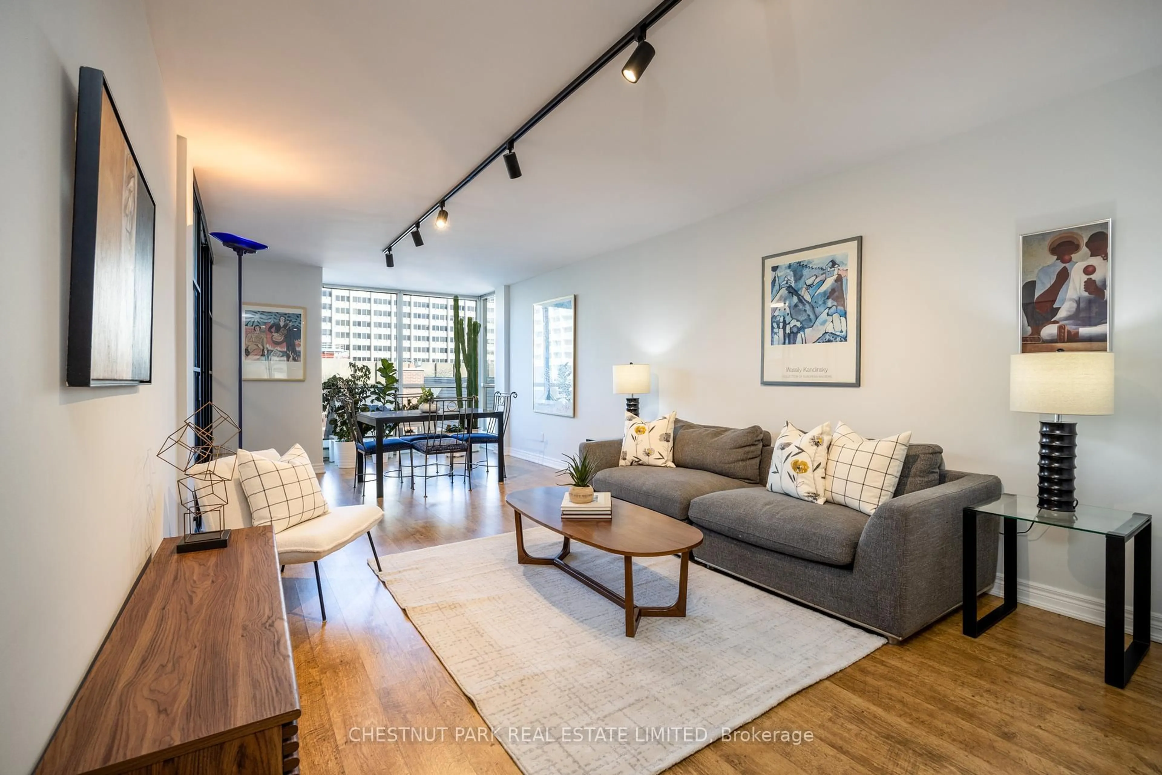 Living room with furniture, wood/laminate floor for 95 Prince Arthur Ave #522, Toronto Ontario M5R 3P6