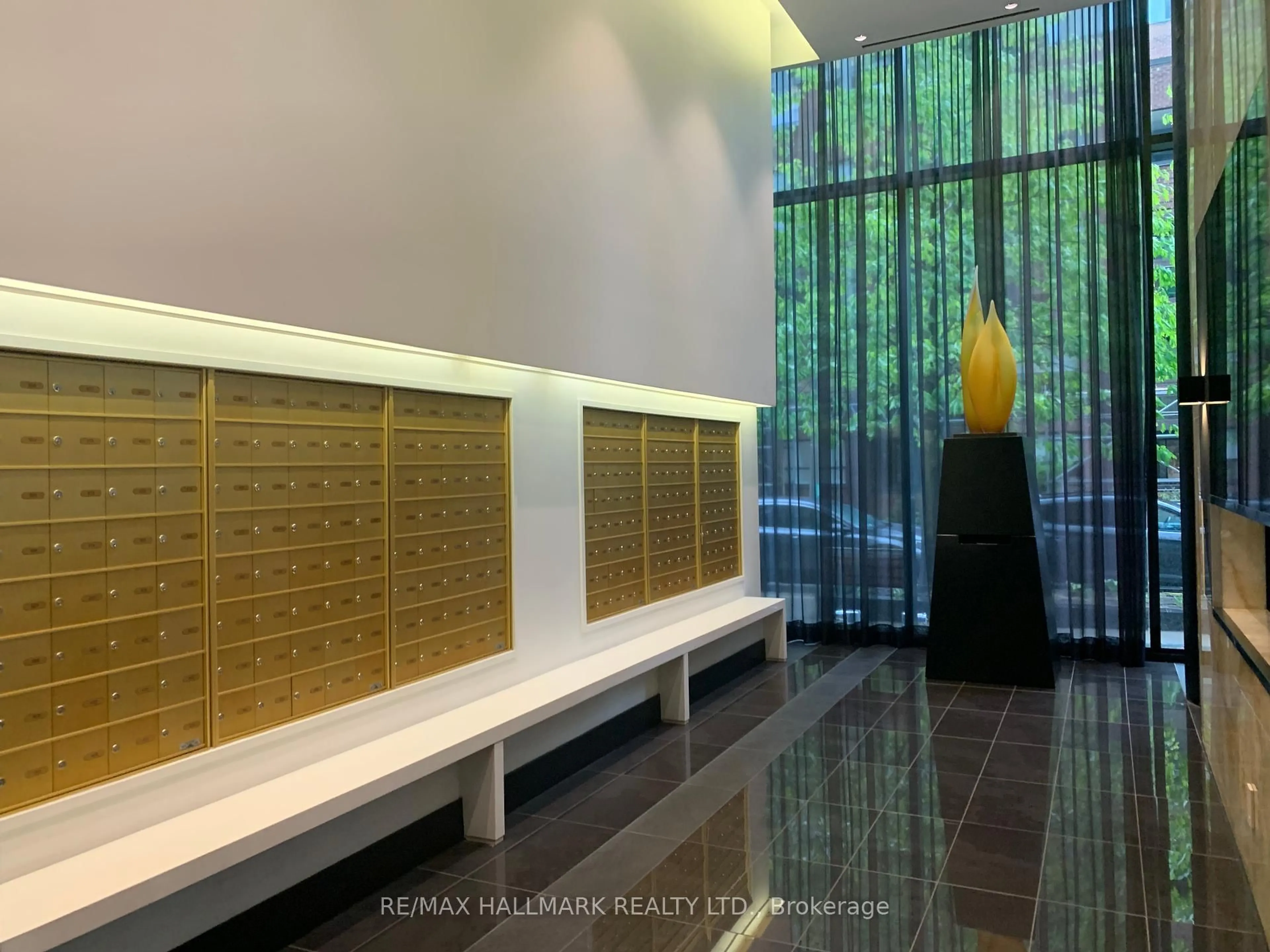 Lobby for 32 Davenport Rd #901, Toronto Ontario M5R 0B5