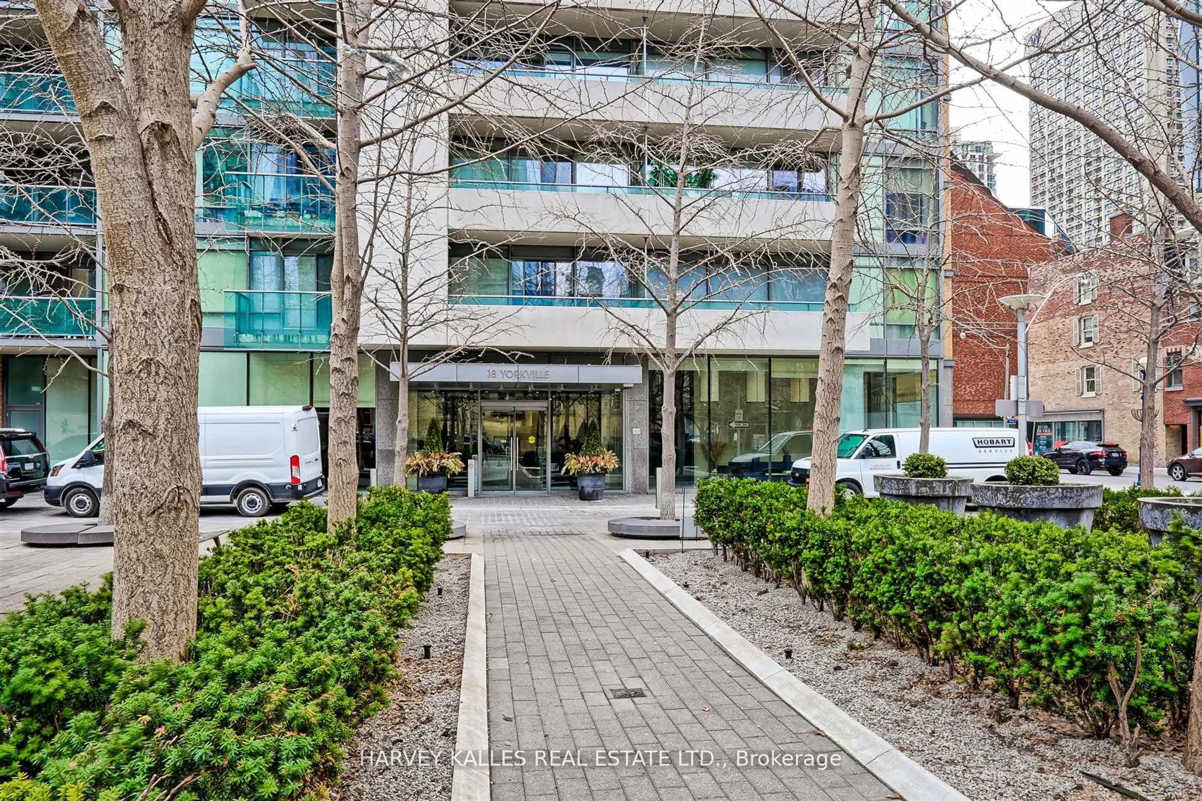 Indoor foyer for 18 Yorkville Ave #2906, Toronto Ontario M4W 1L4