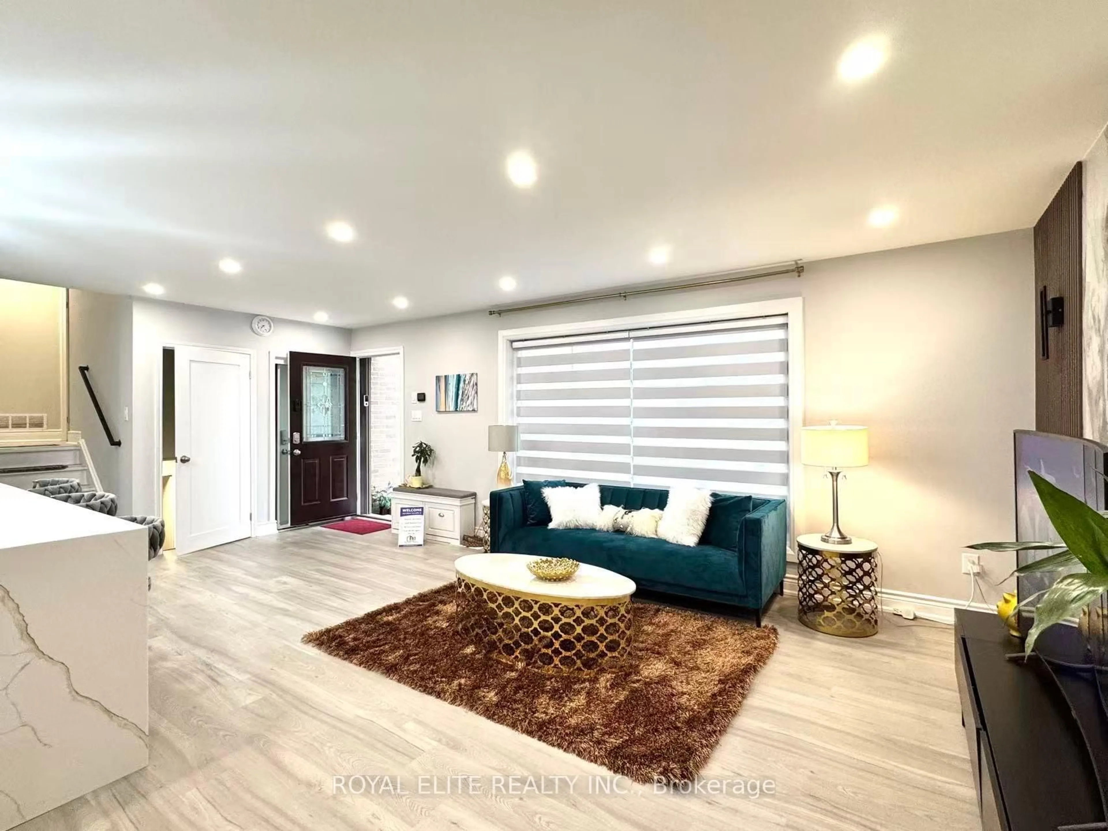Living room with furniture, unknown for 2 Lesgay Cres, Toronto Ontario M2J 2H8