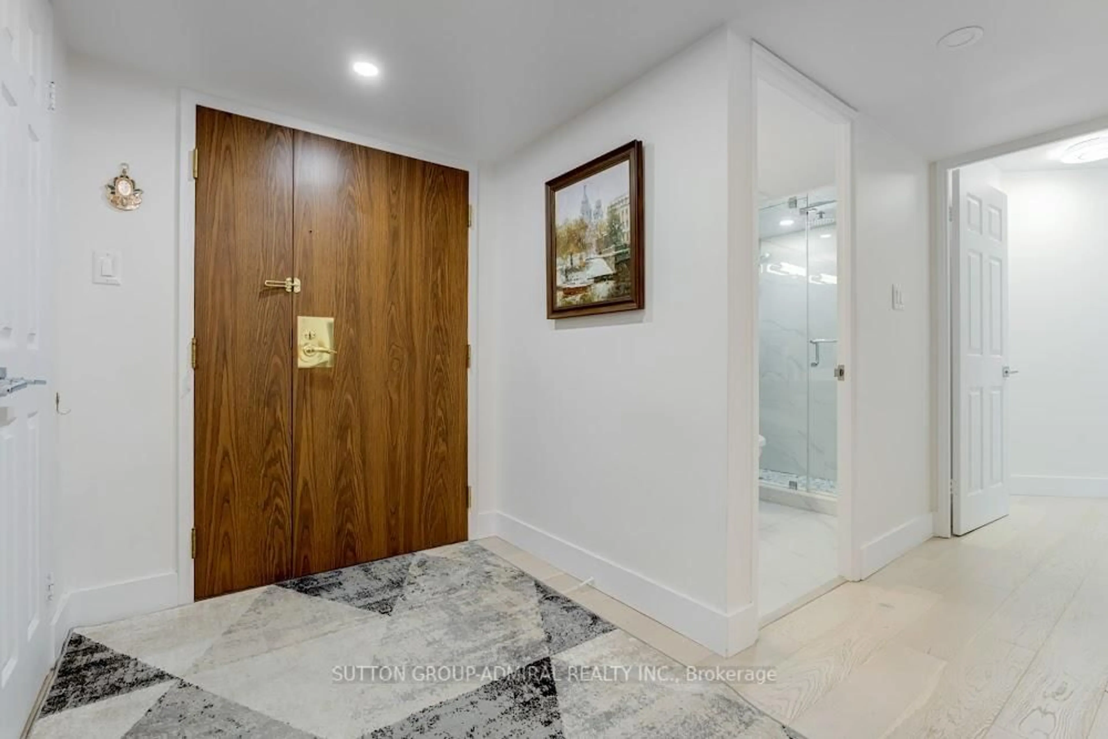 Indoor foyer for 278 Bloor St #805, Toronto Ontario M4W 3M4
