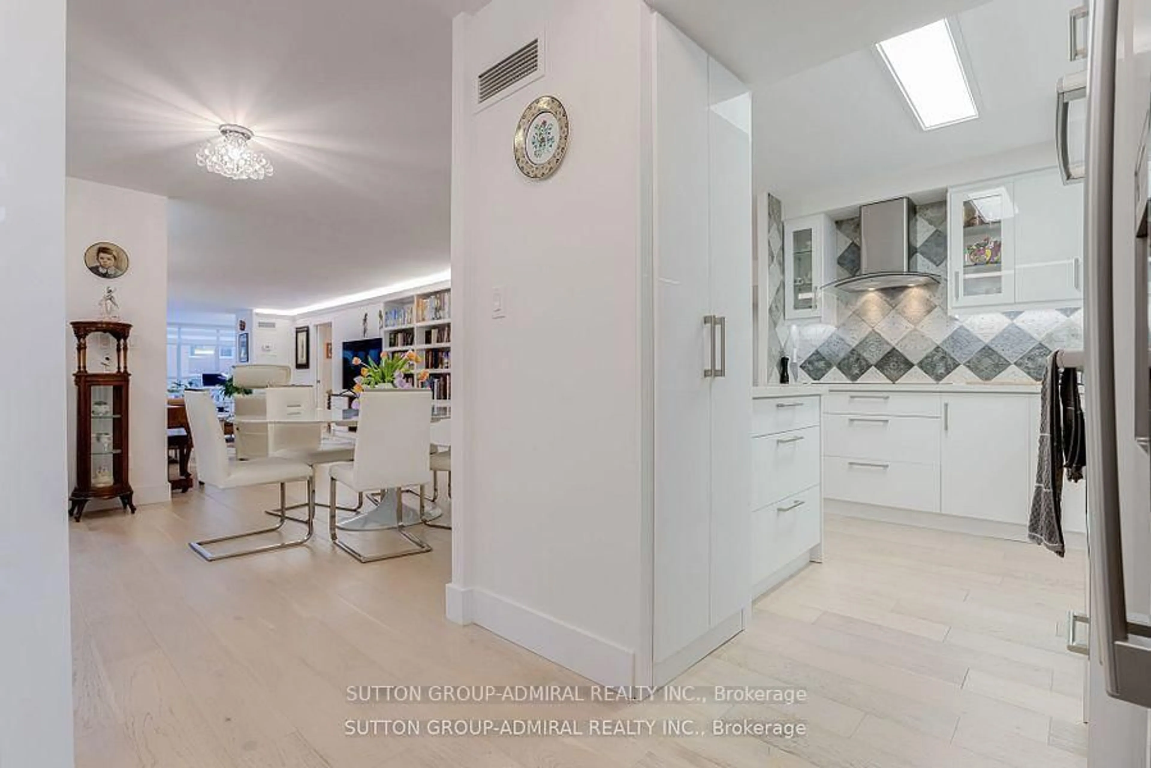 Contemporary kitchen, ceramic/tile floor for 278 Bloor St #805, Toronto Ontario M4W 3M4