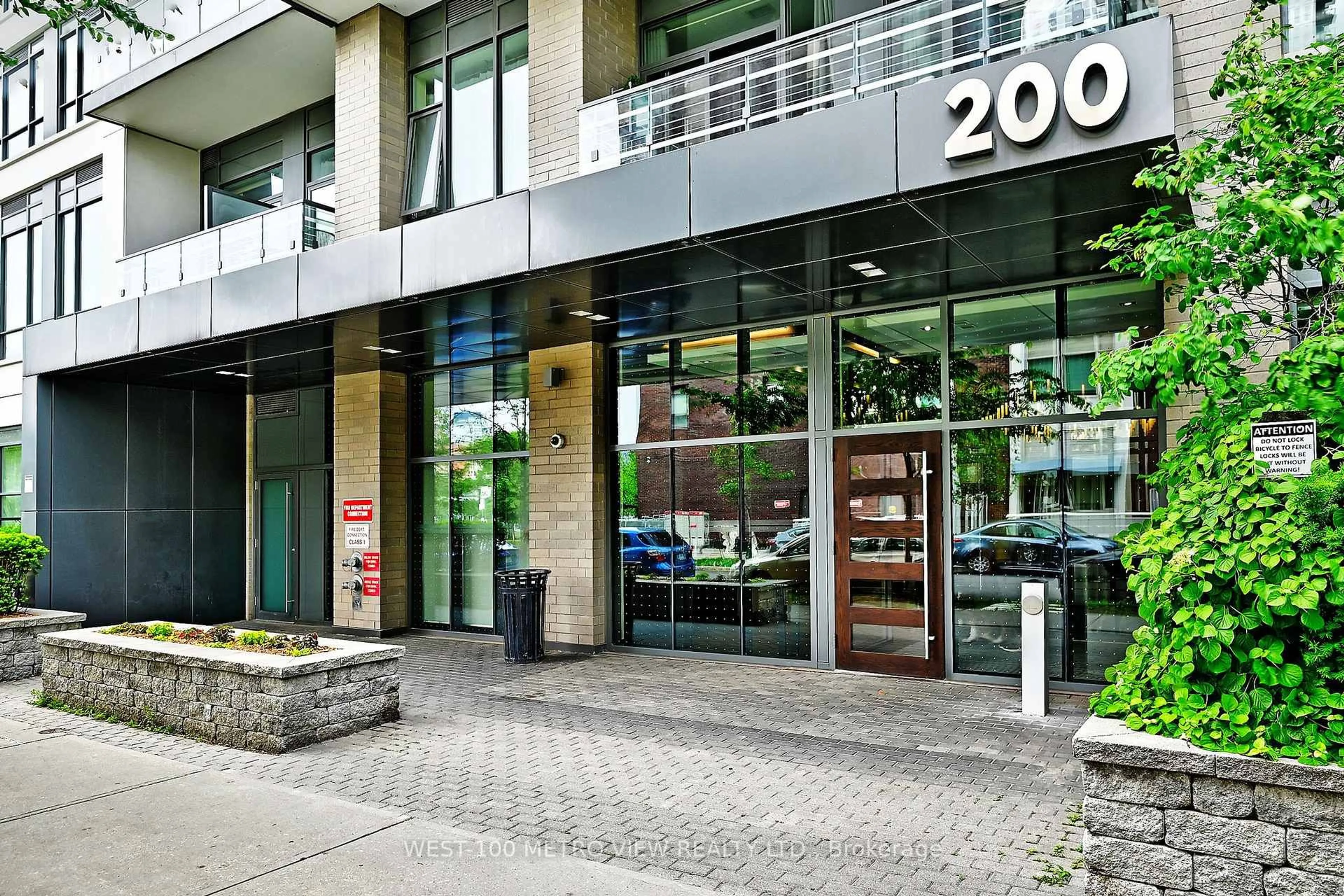 Indoor foyer for 200 Sackville St #703, Toronto Ontario M5A 0C4