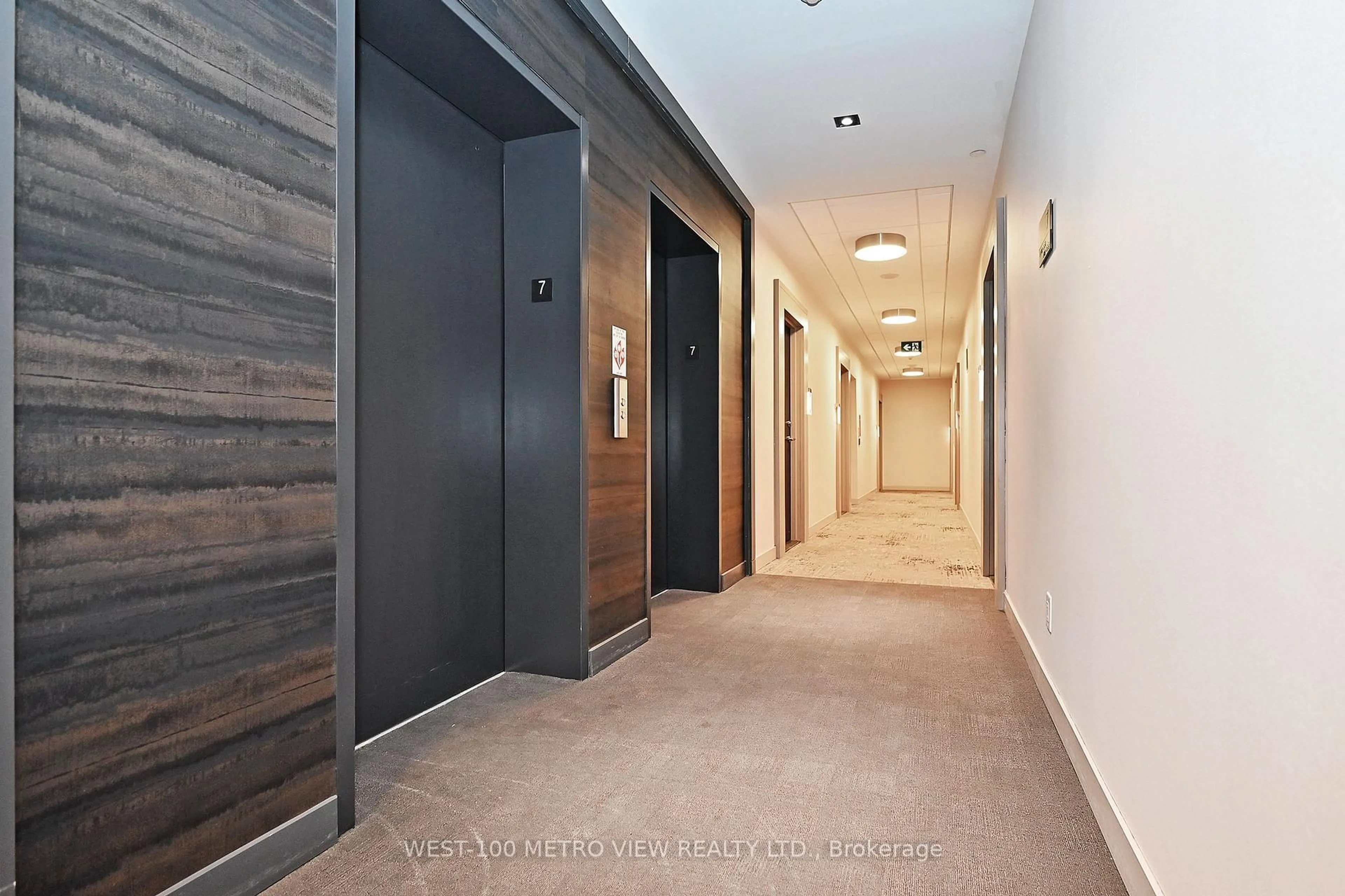 Indoor foyer for 200 Sackville St #703, Toronto Ontario M5A 0C4