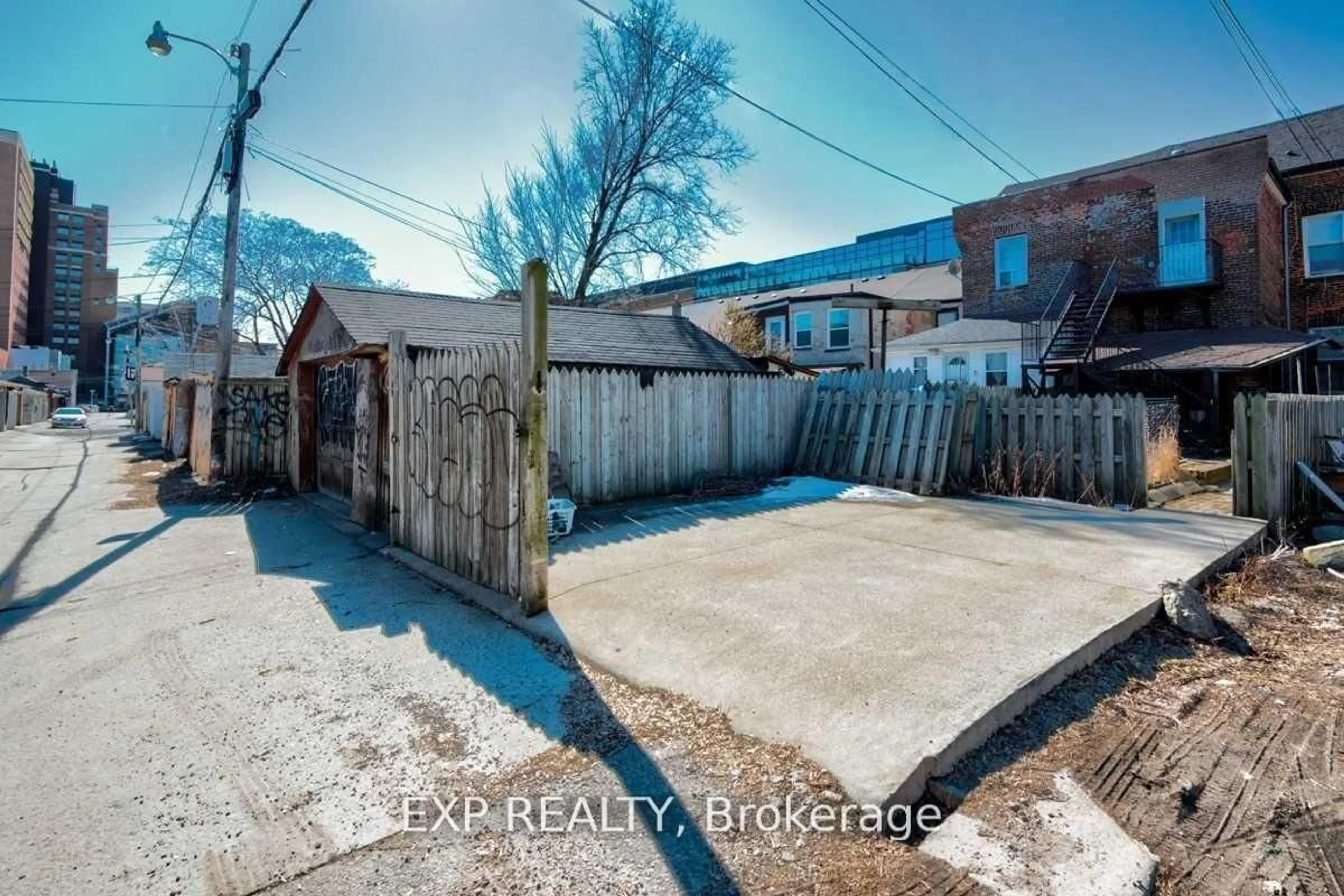 A pic from outside/outdoor area/front of a property/back of a property/a pic from drone, street for 461 Bathurst St, Toronto Ontario M5T 2S9