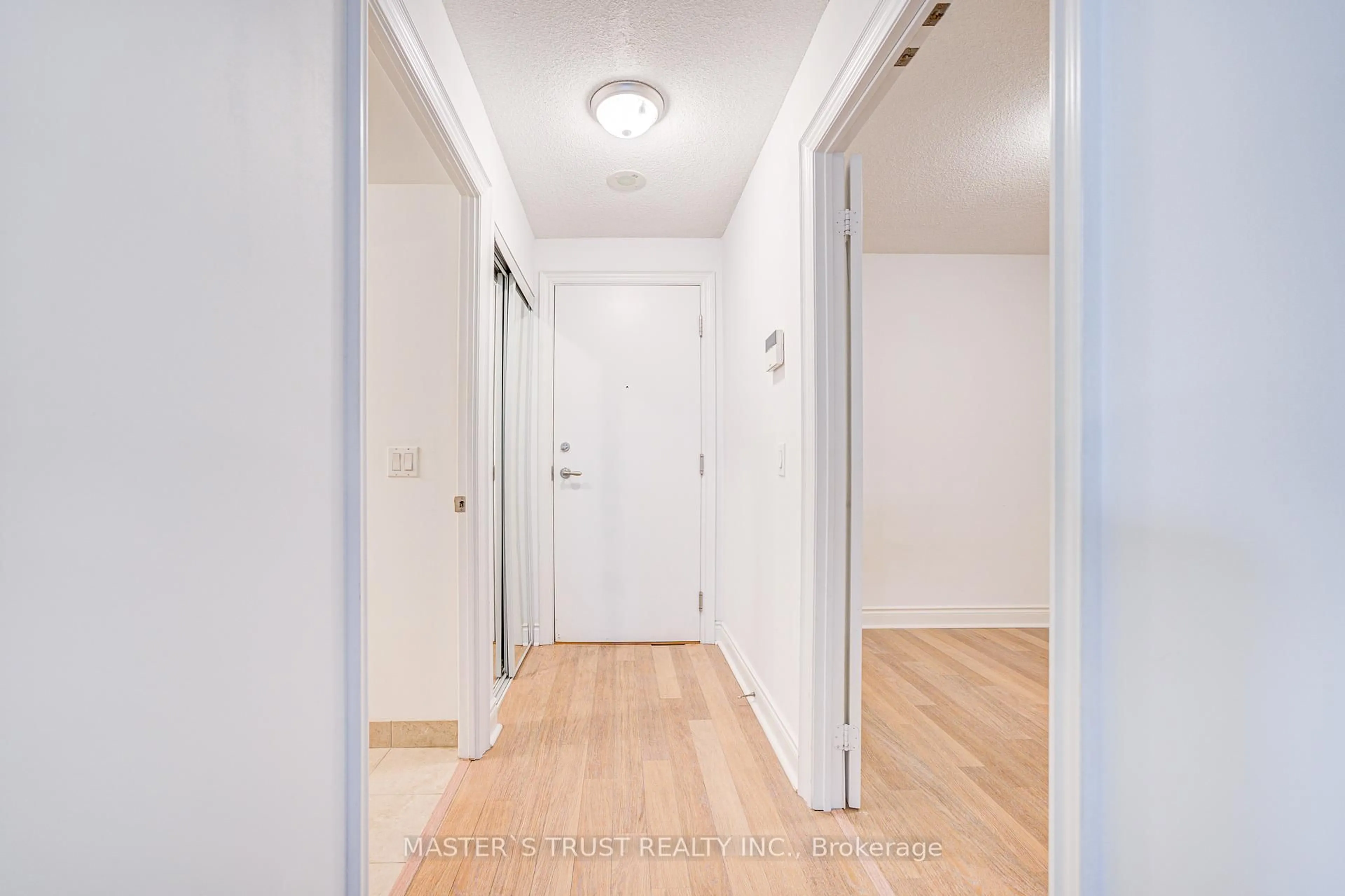 Indoor entryway for 25 Greenview Ave #323, Toronto Ontario M2M 1R2