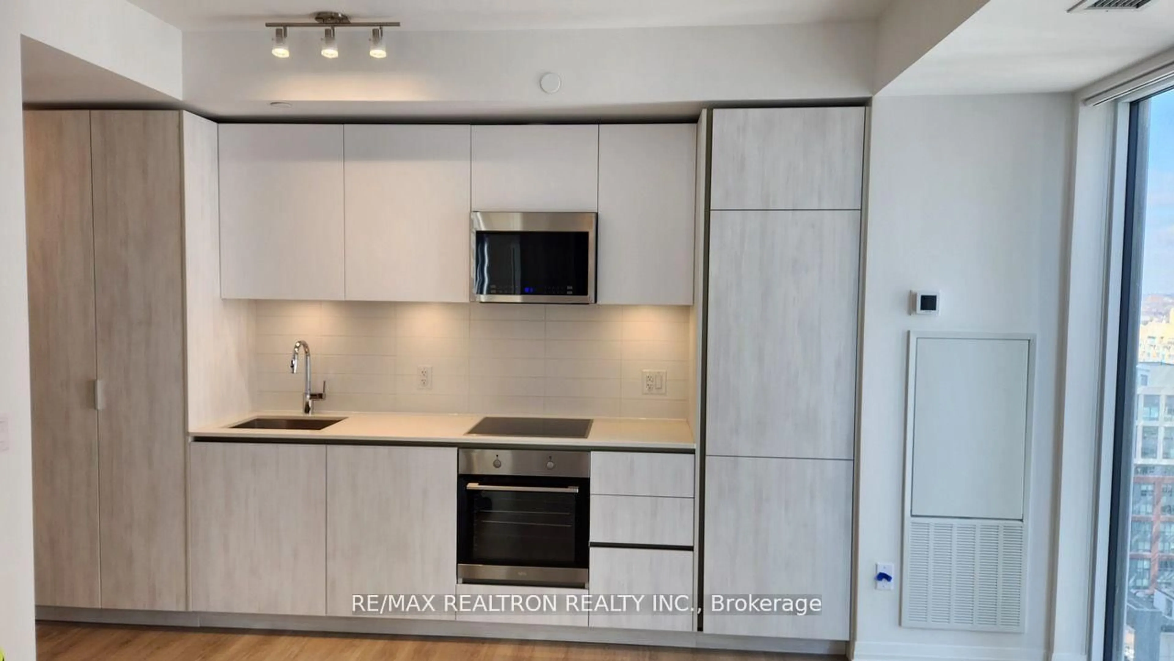Standard kitchen, unknown for 8 Widmer St #2103, Toronto Ontario M5V 0W6