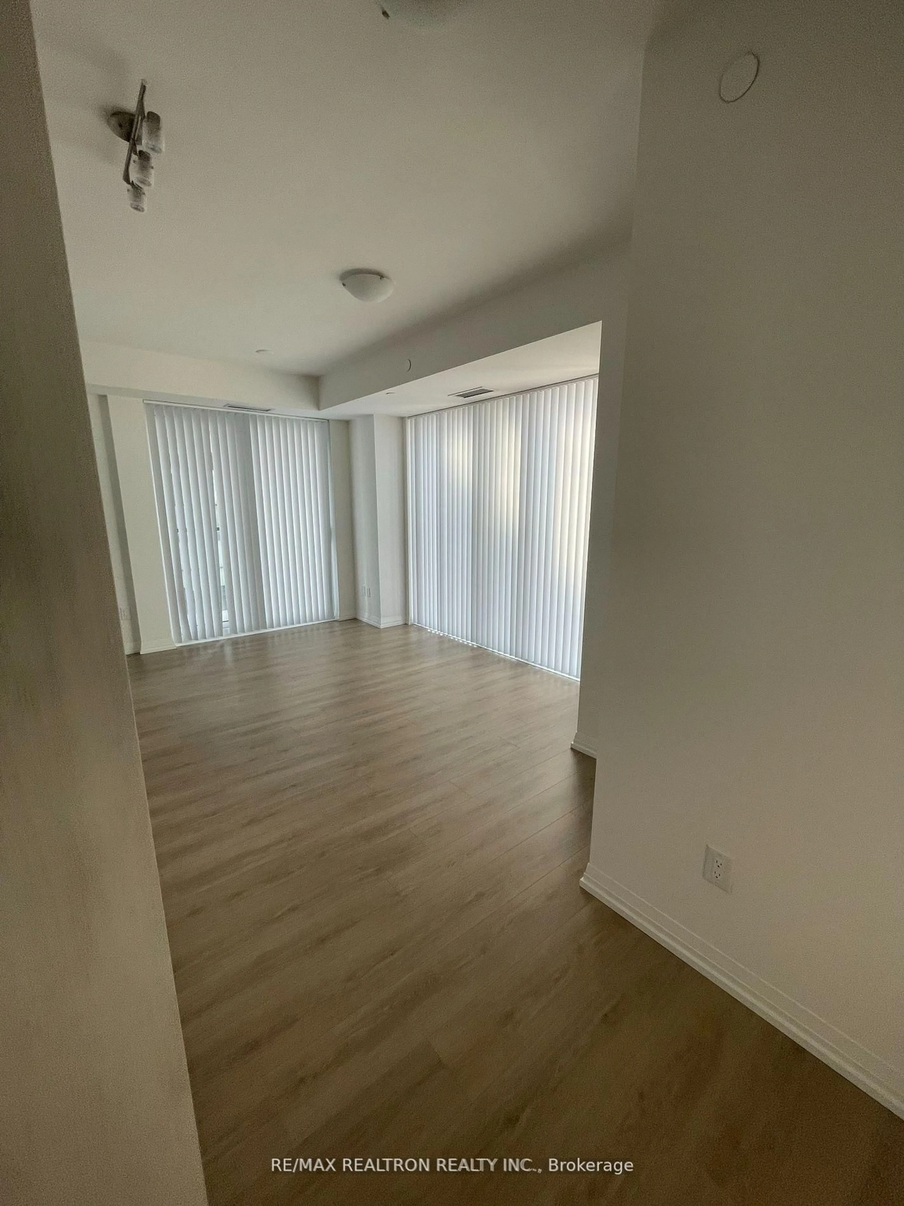 A pic of a room for 8 Widmer St #2103, Toronto Ontario M5V 0W6