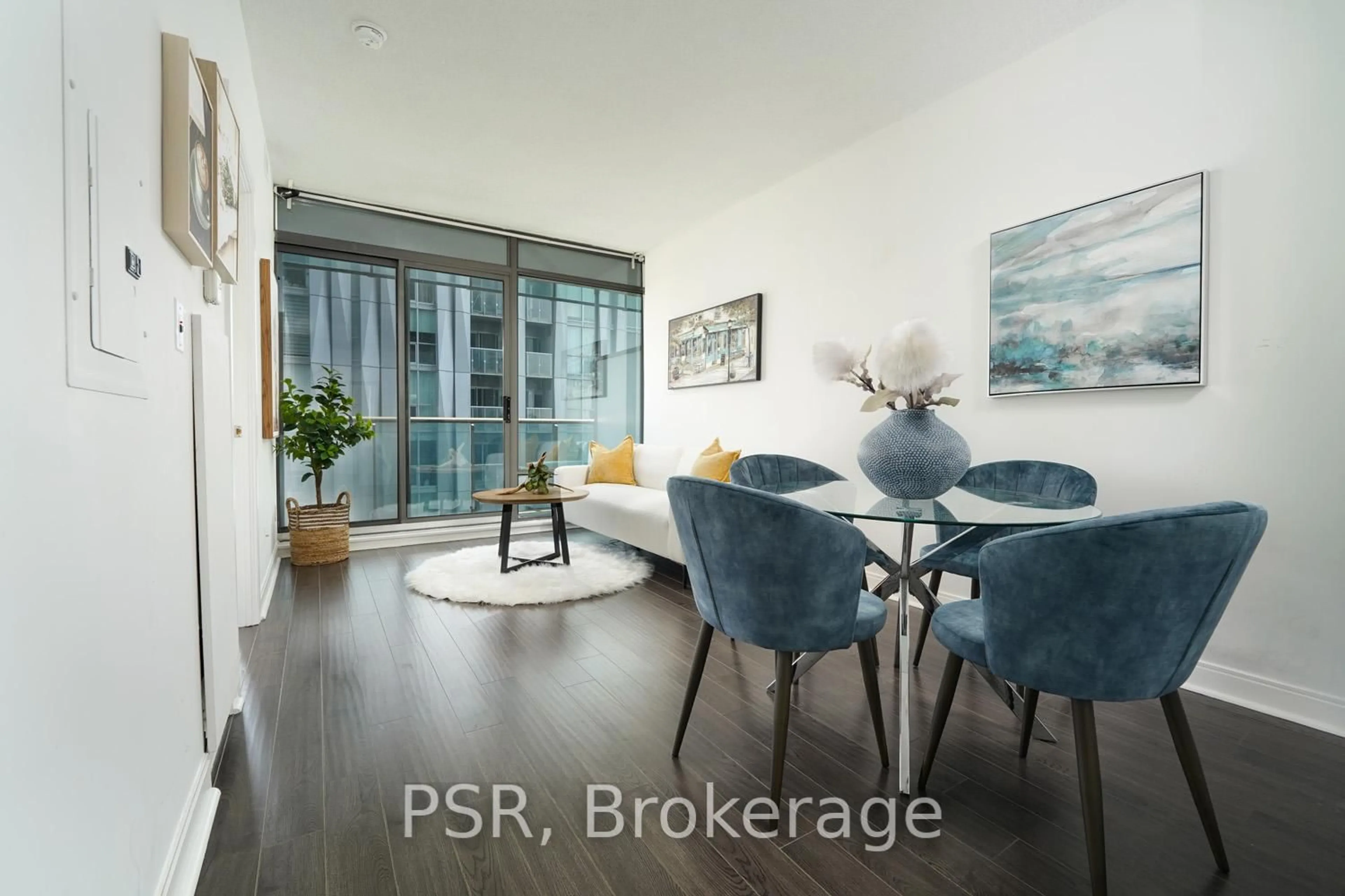 A pic of a room for 18 Yorkville Ave #2103, Toronto Ontario M4W 3Y8