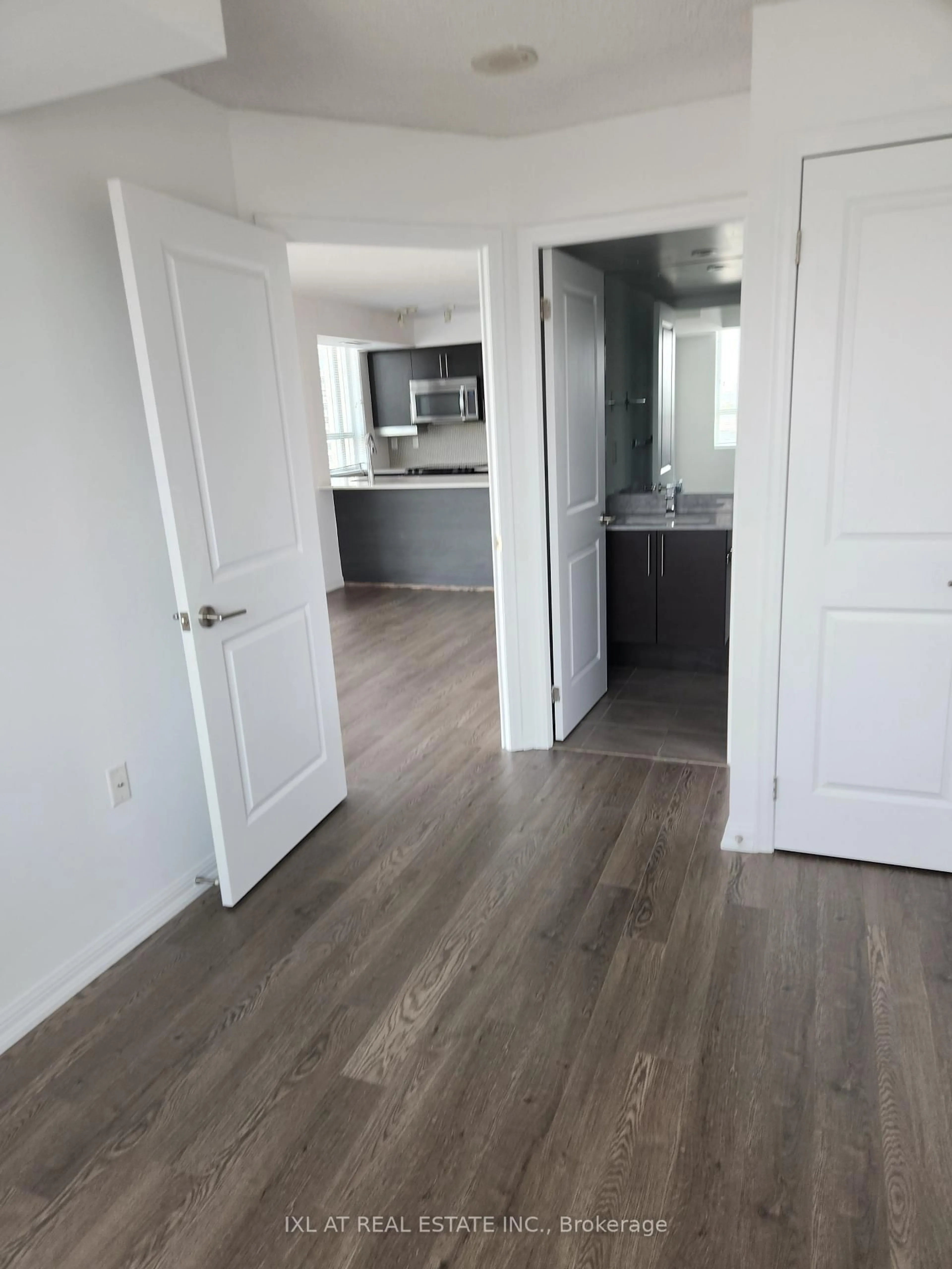 A pic of a room for 125 Western Battery Rd #915, Toronto Ontario M6K 3R8