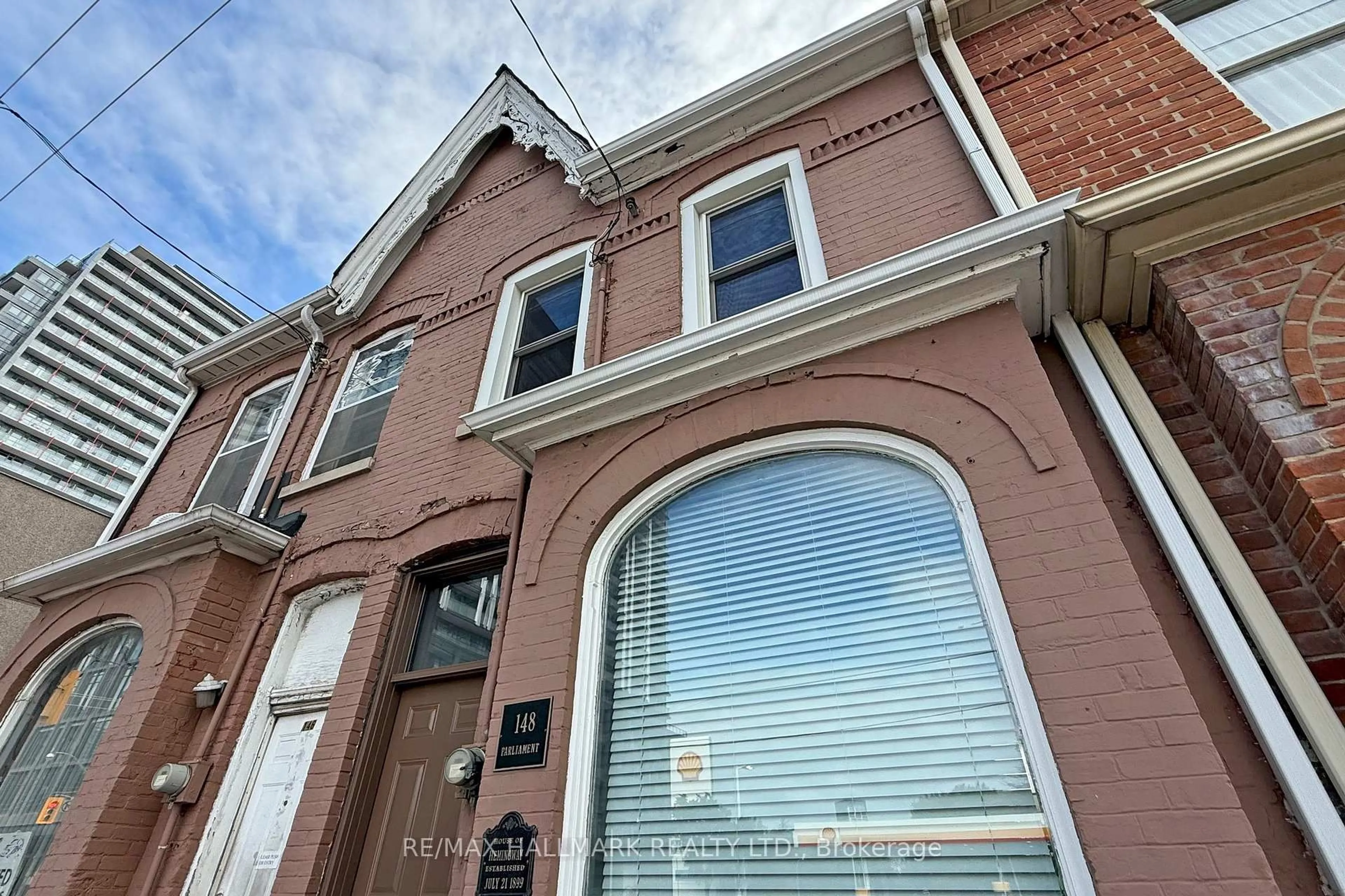 Home with brick exterior material, street for 148 Parliament St, Toronto Ontario M5A 2Z1