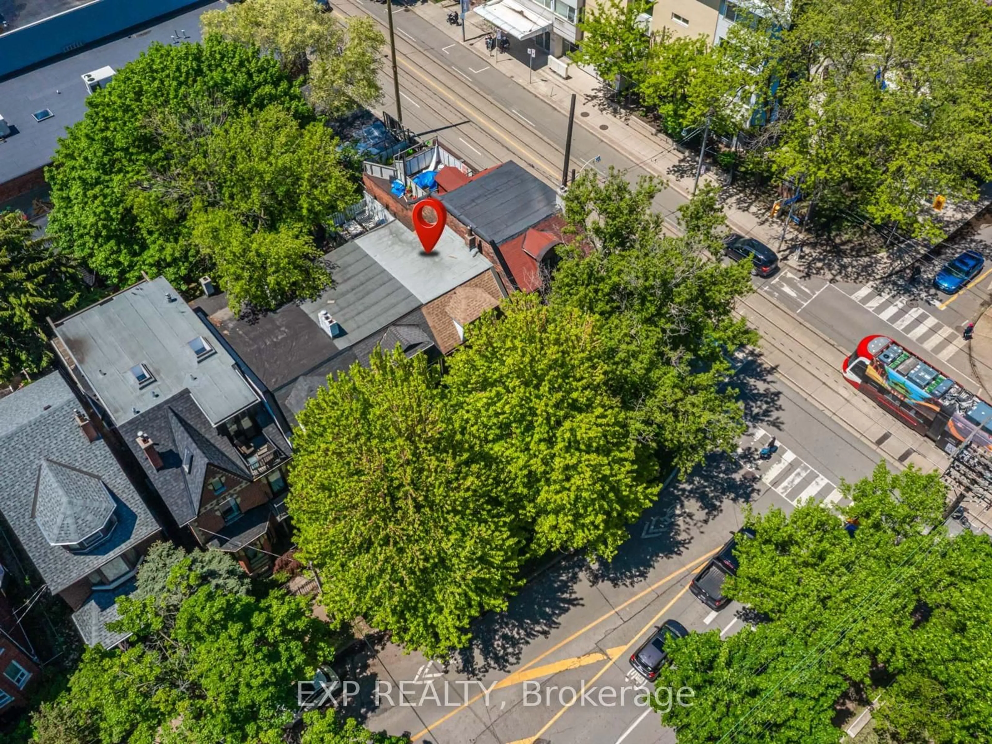 A pic from outside/outdoor area/front of a property/back of a property/a pic from drone, city buildings view from balcony for 260 Shaw St, Toronto Ontario M6J 2W9