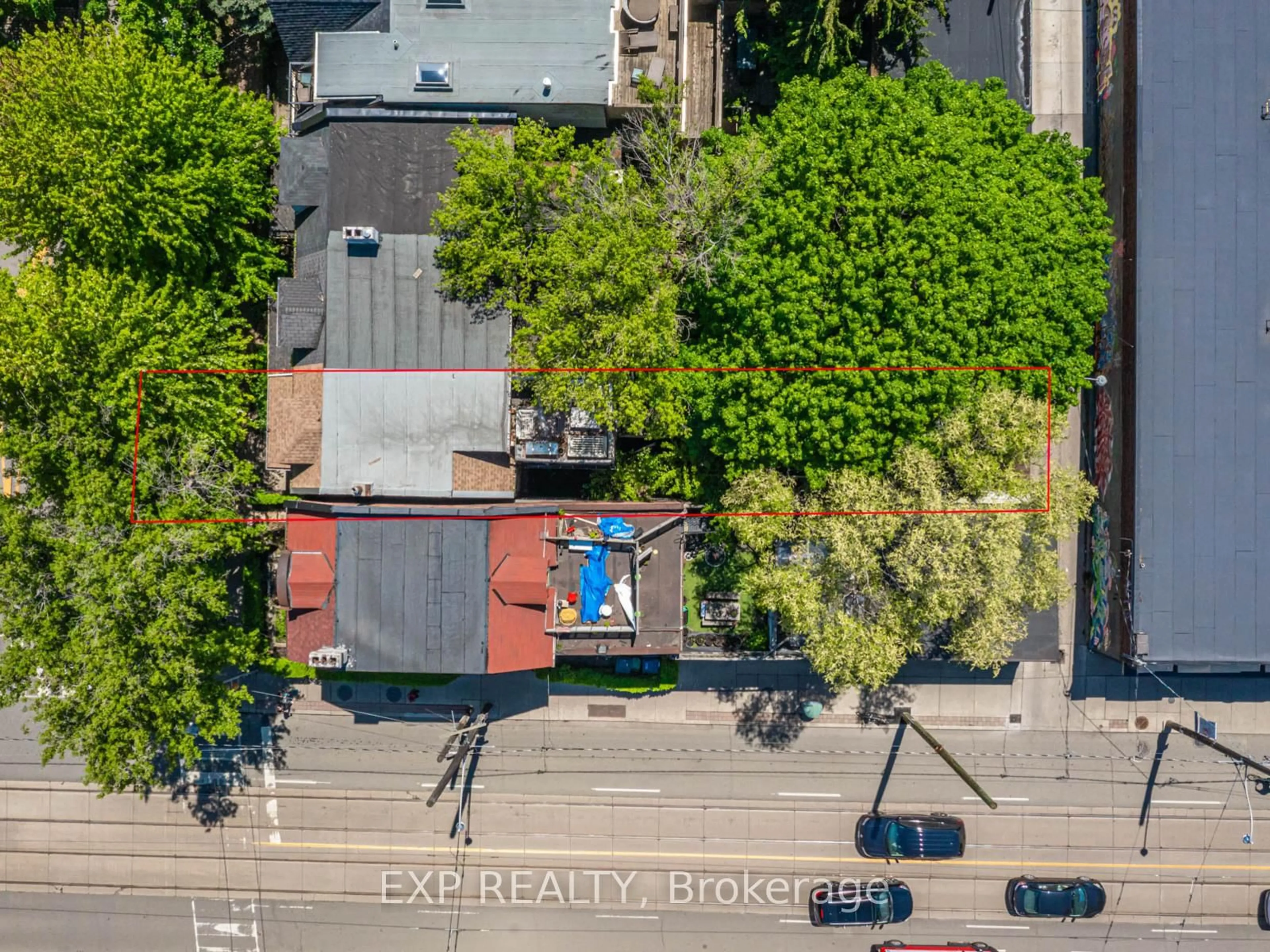 A pic from outside/outdoor area/front of a property/back of a property/a pic from drone, street for 260 Shaw St, Toronto Ontario M6J 2W9