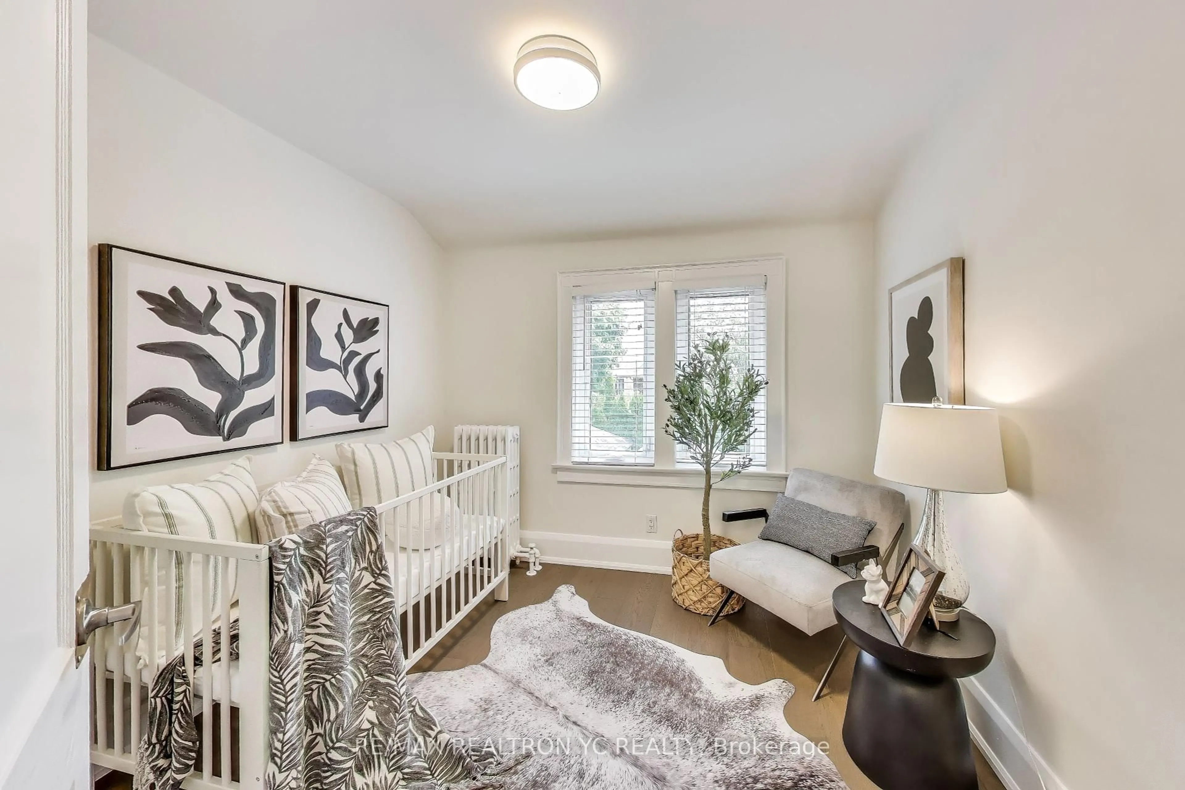 Living room with furniture, unknown for 11 Donegall Dr, Toronto Ontario M4G 3G6