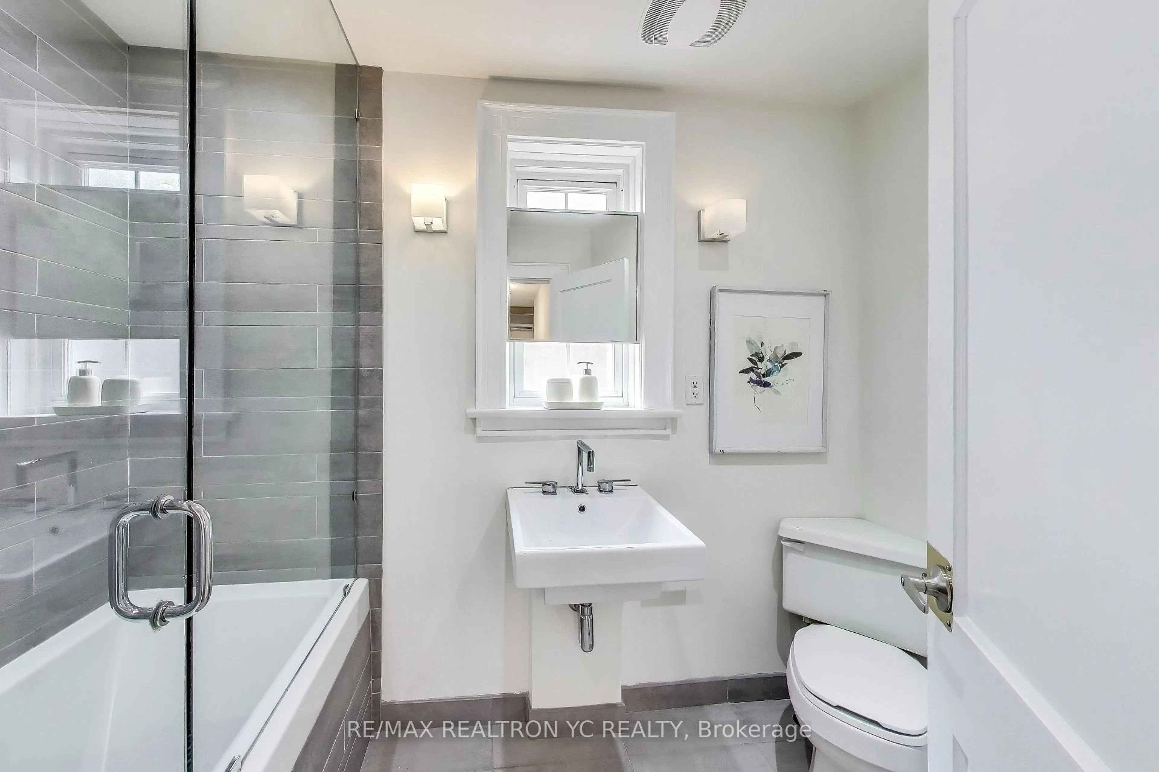 Standard bathroom, ceramic/tile floor for 11 Donegall Dr, Toronto Ontario M4G 3G6