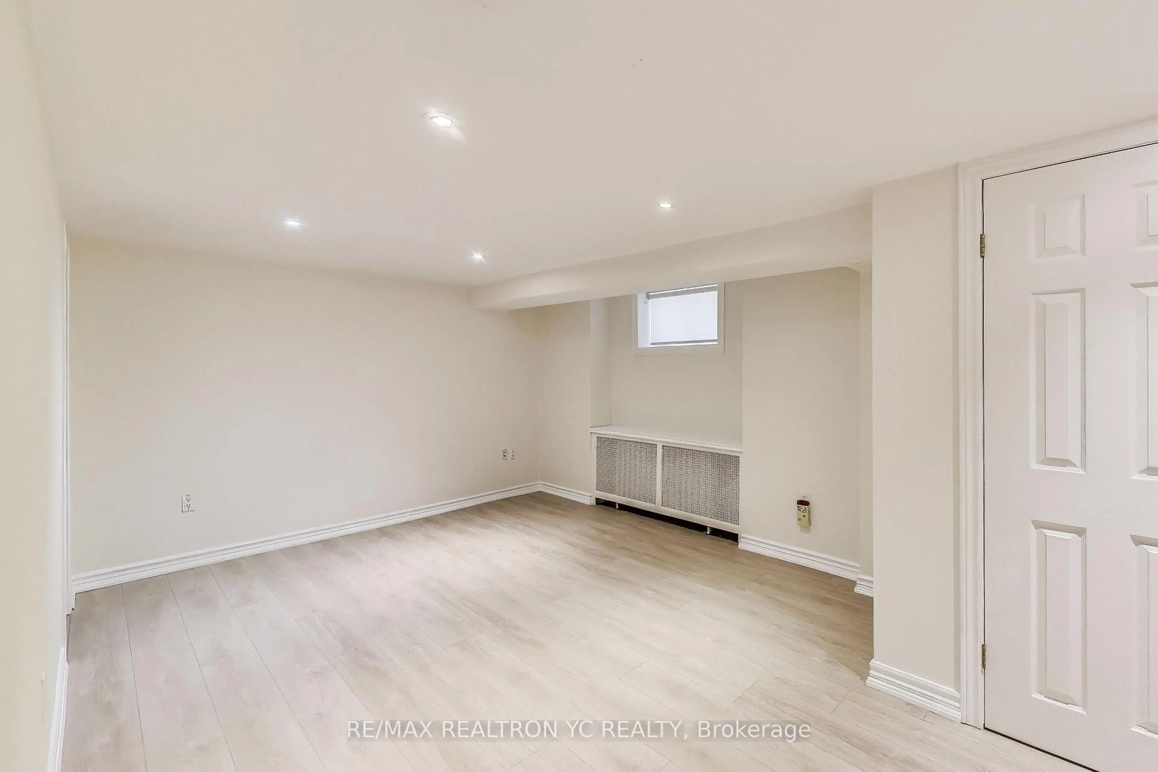 A pic of a room for 11 Donegall Dr, Toronto Ontario M4G 3G6