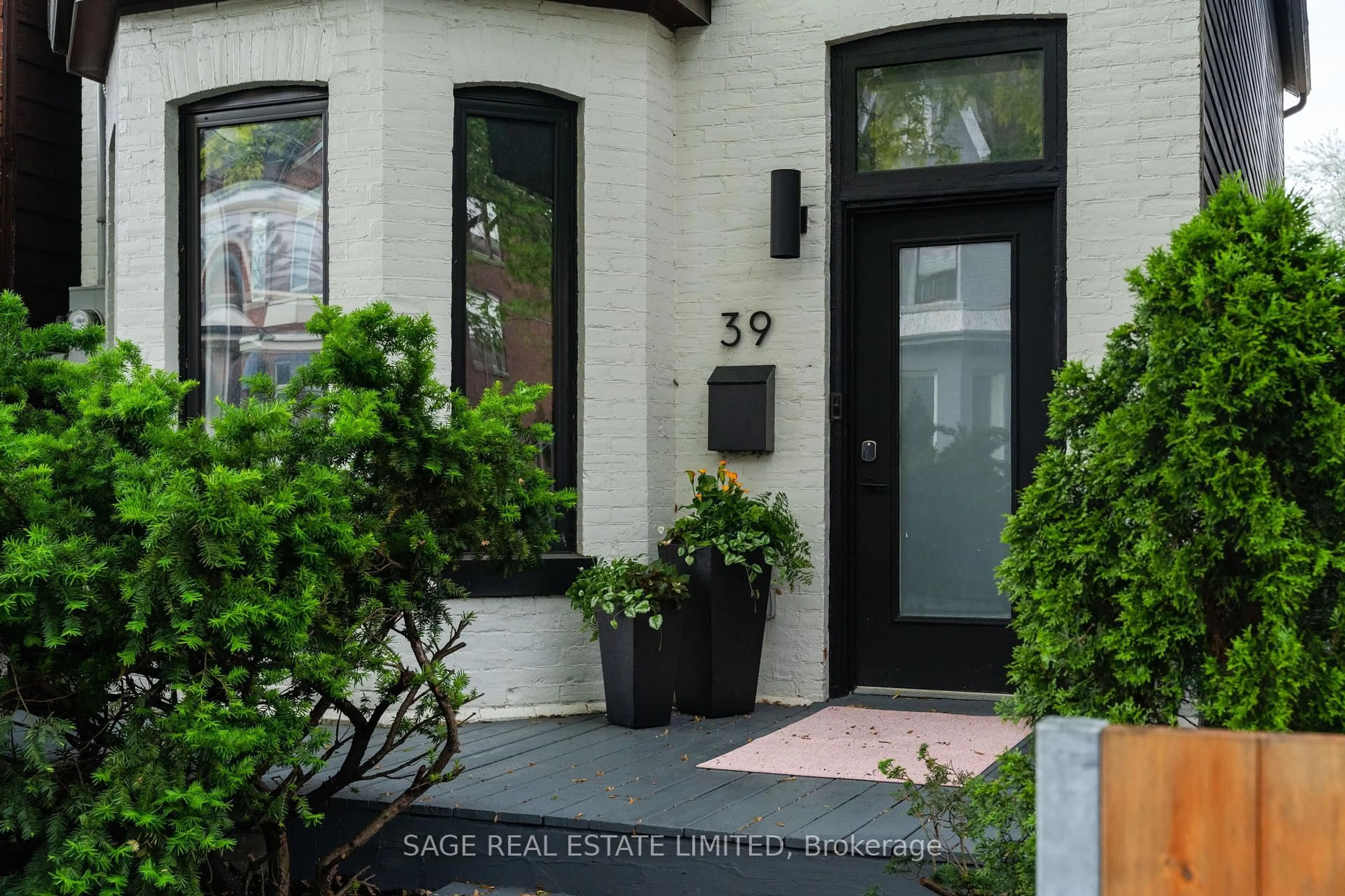 Unknown for 39 Rolyat St, Toronto Ontario M6J 1S5