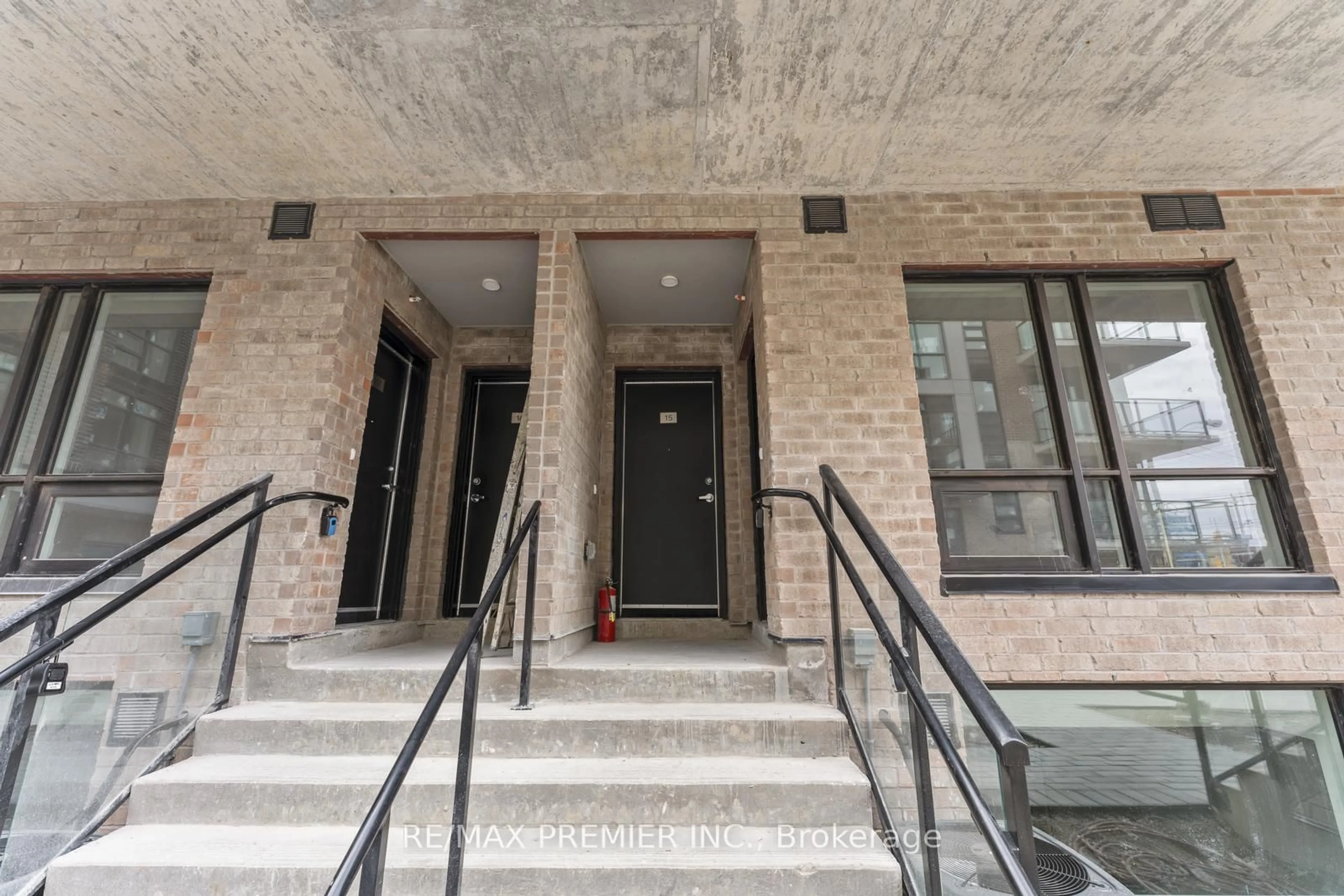 Indoor foyer for 851 Sheppard Ave #15, Toronto Ontario M3H 0G2