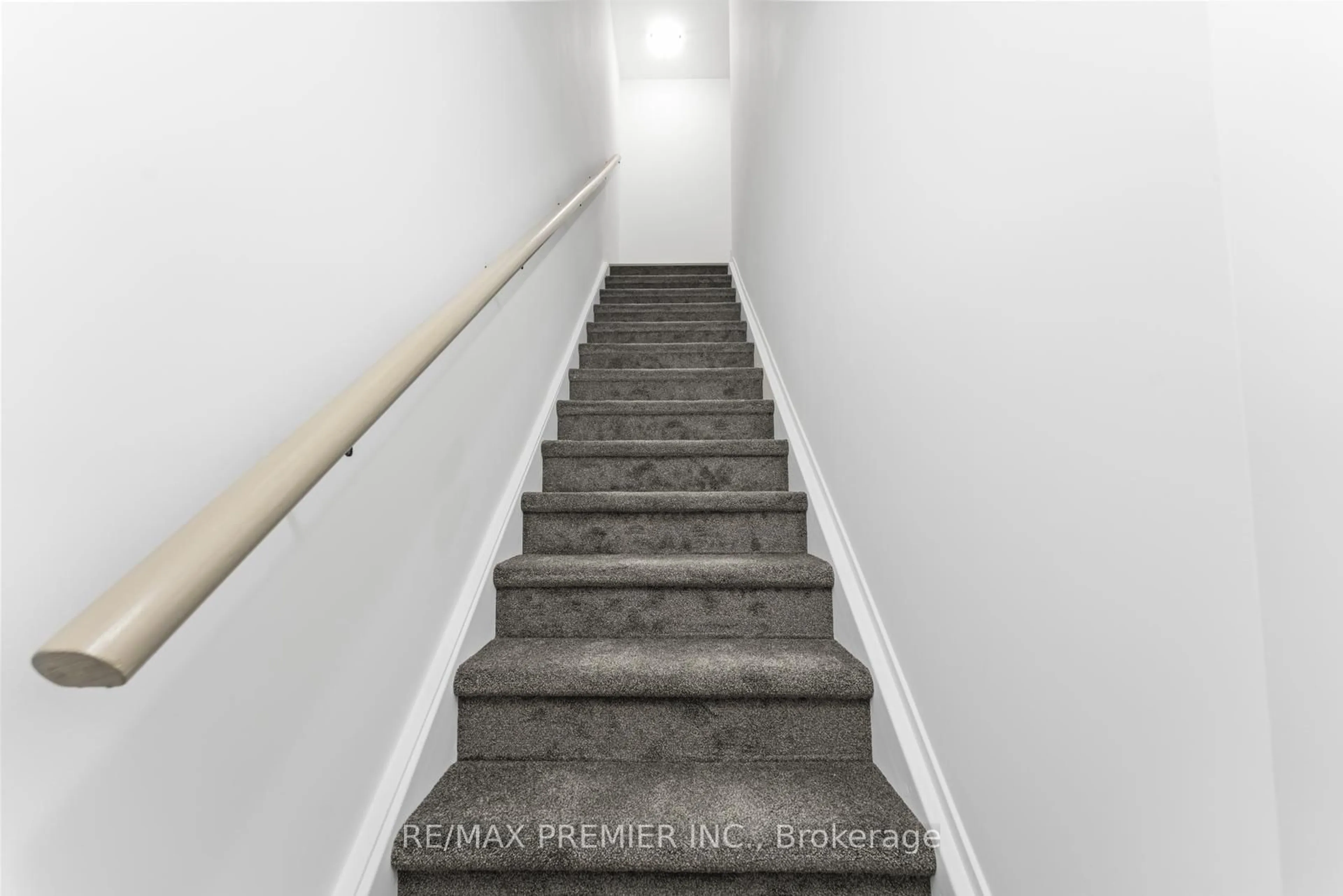 Stairs for 851 Sheppard Ave #15, Toronto Ontario M3H 0G2