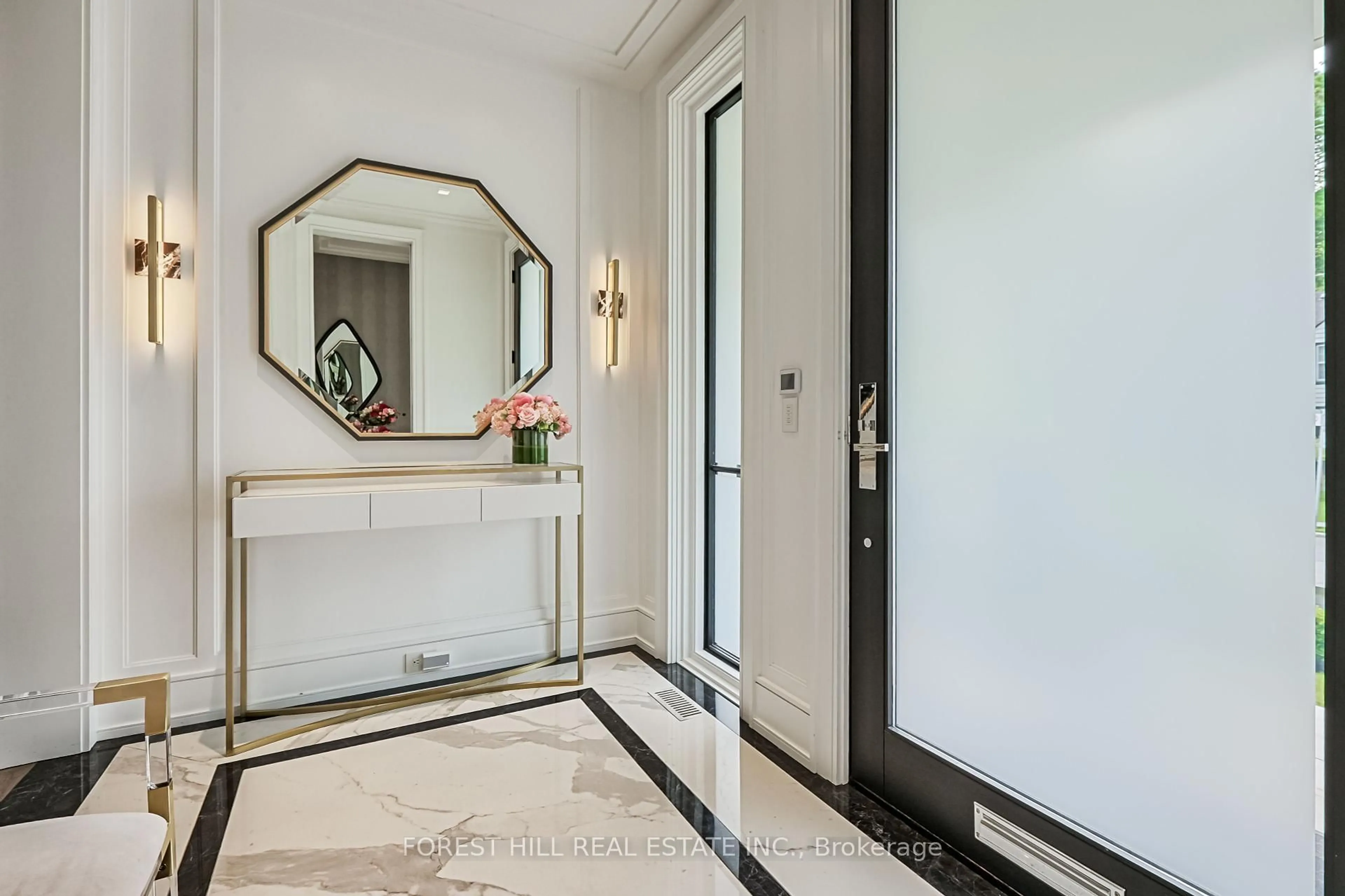 Indoor entryway for 14 Oriole Gdns, Toronto Ontario M4V 1J7