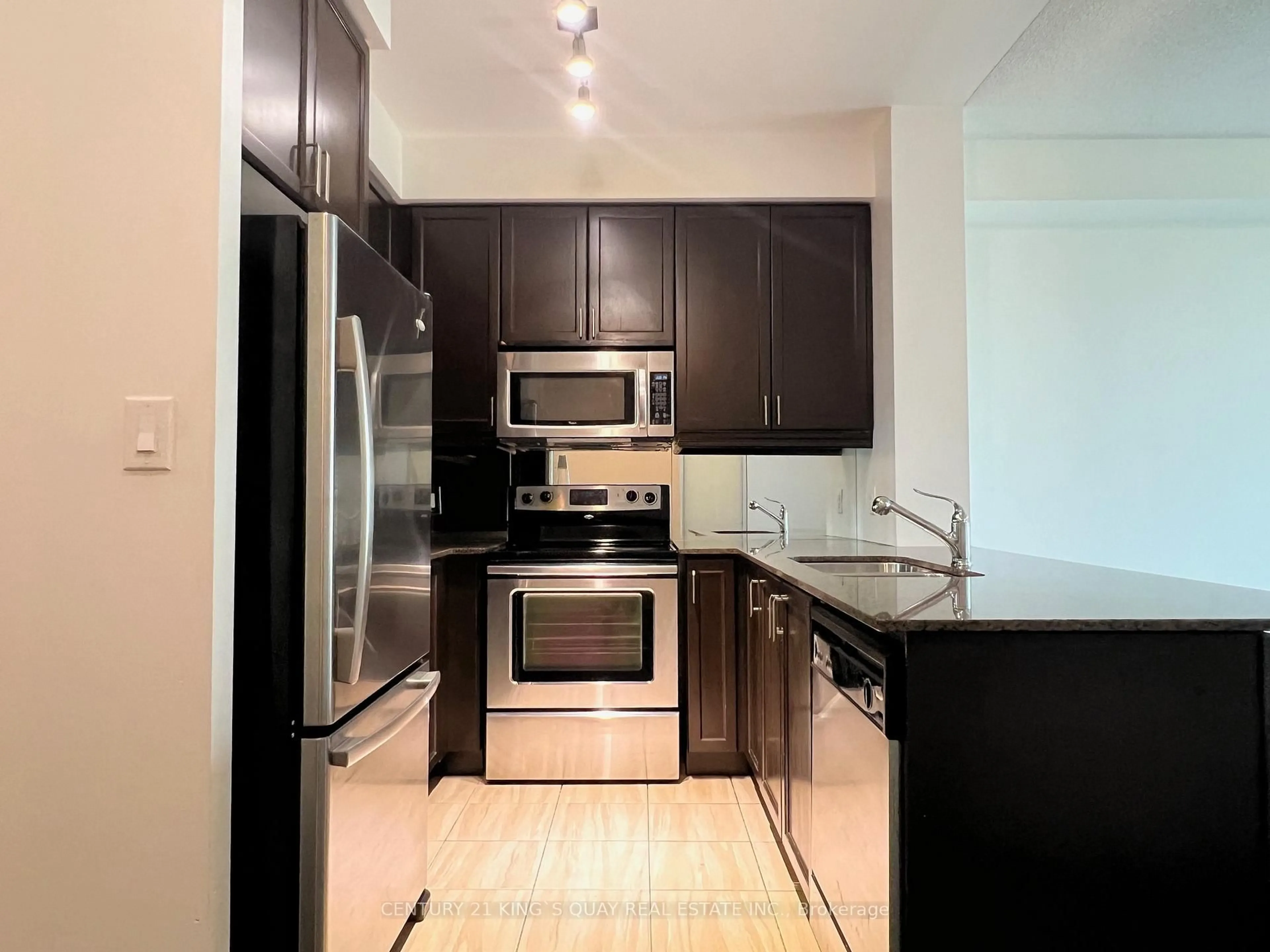 Standard kitchen, wood/laminate floor for 10 Bloorview Pl #521, Toronto Ontario M2J 0B1