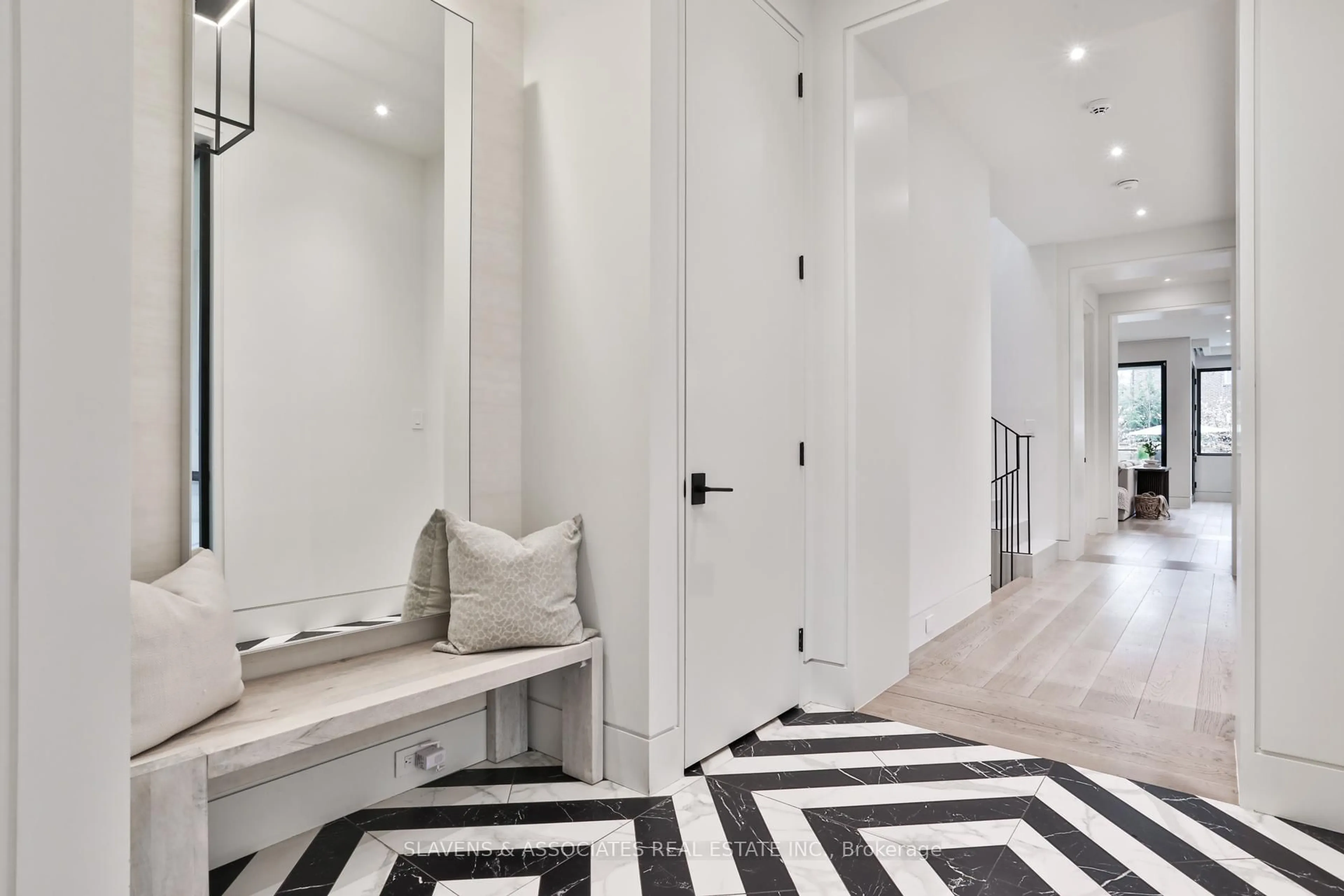 Indoor entryway for 216 Glenayr Rd, Toronto Ontario M5P 3C3