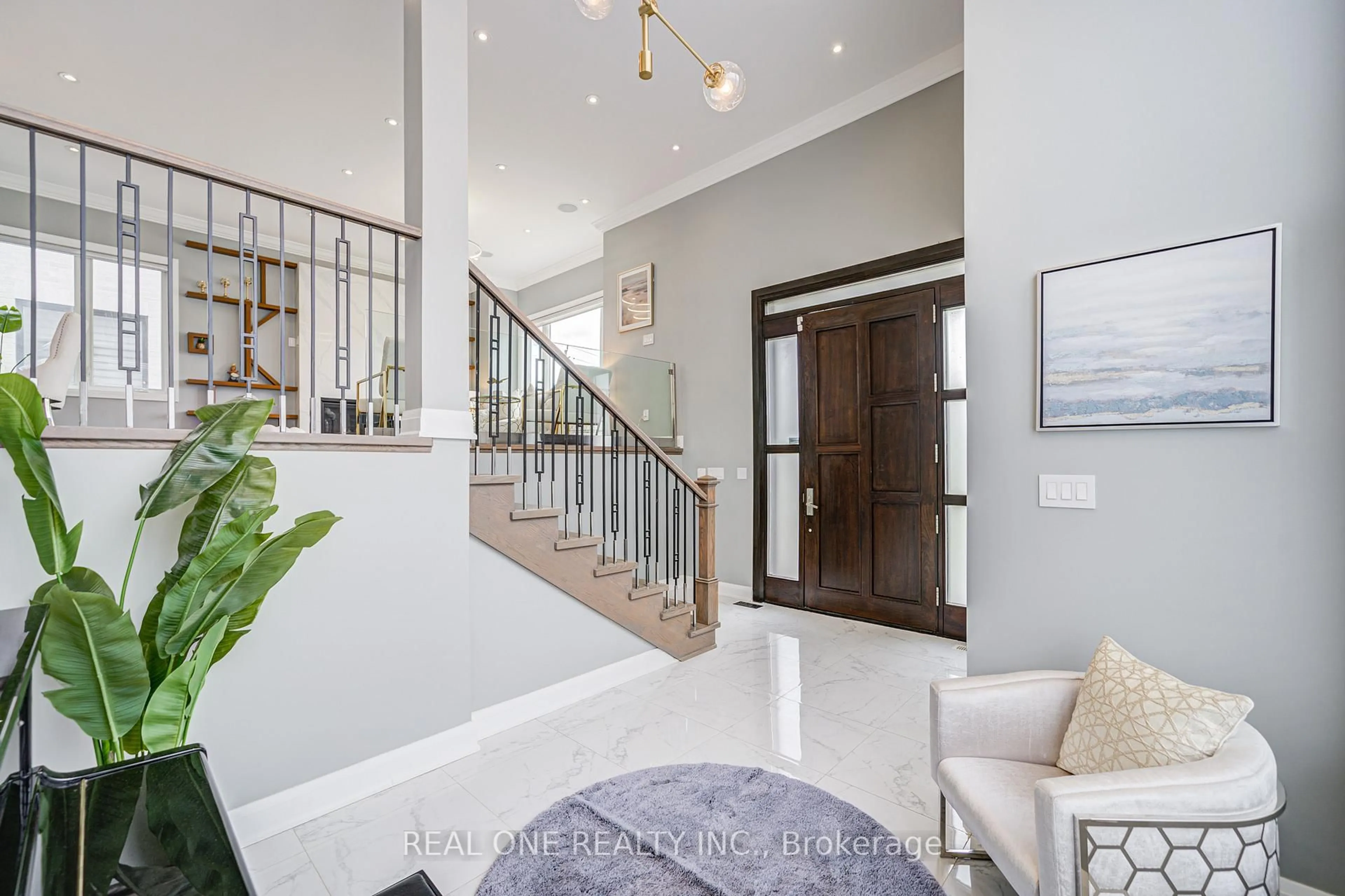 Indoor entryway for 158 Waterloo Ave, Toronto Ontario M3H 3Z1