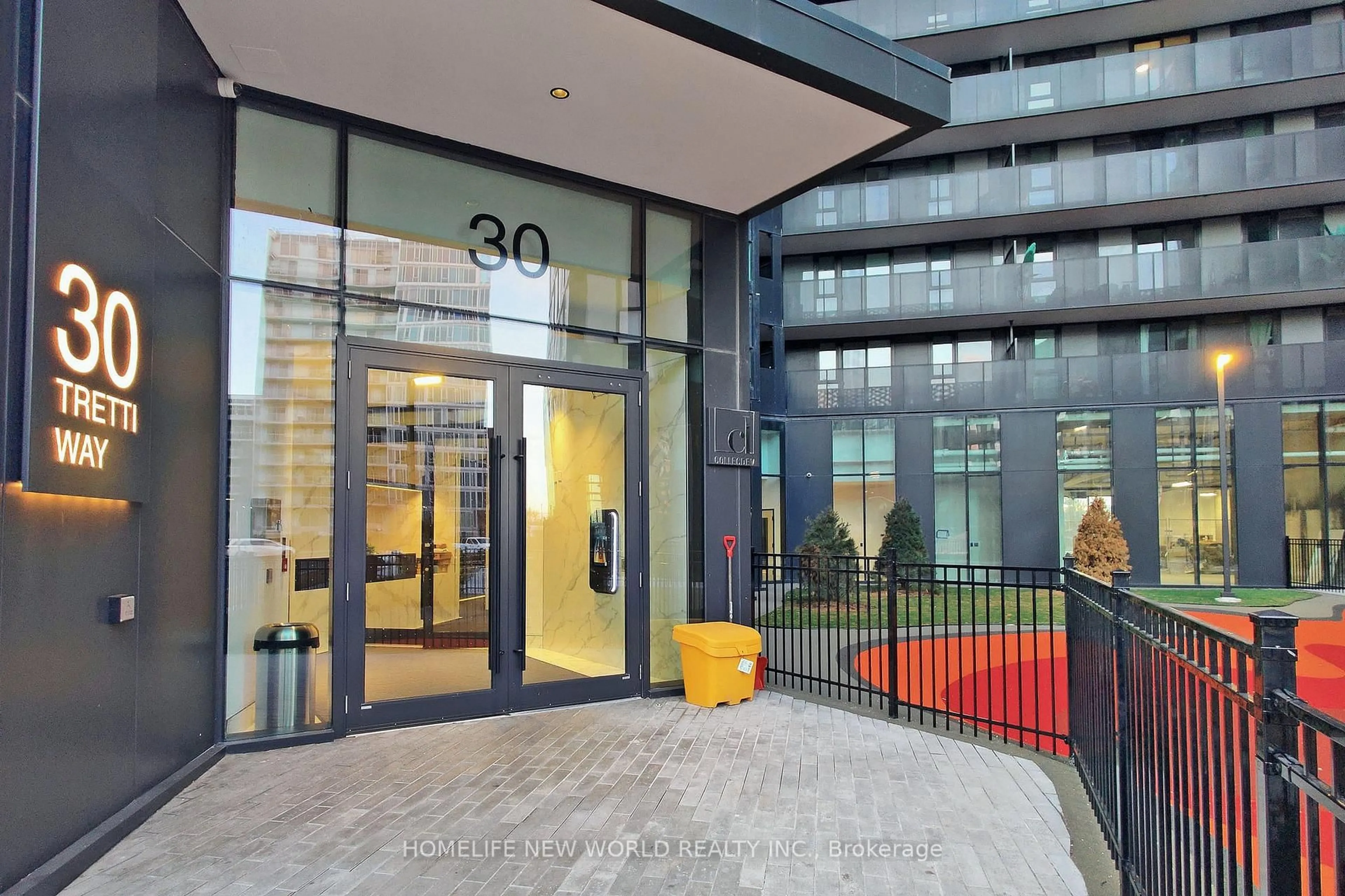 Indoor foyer for 30 Tretti Way #226, Toronto Ontario M3H 0E3