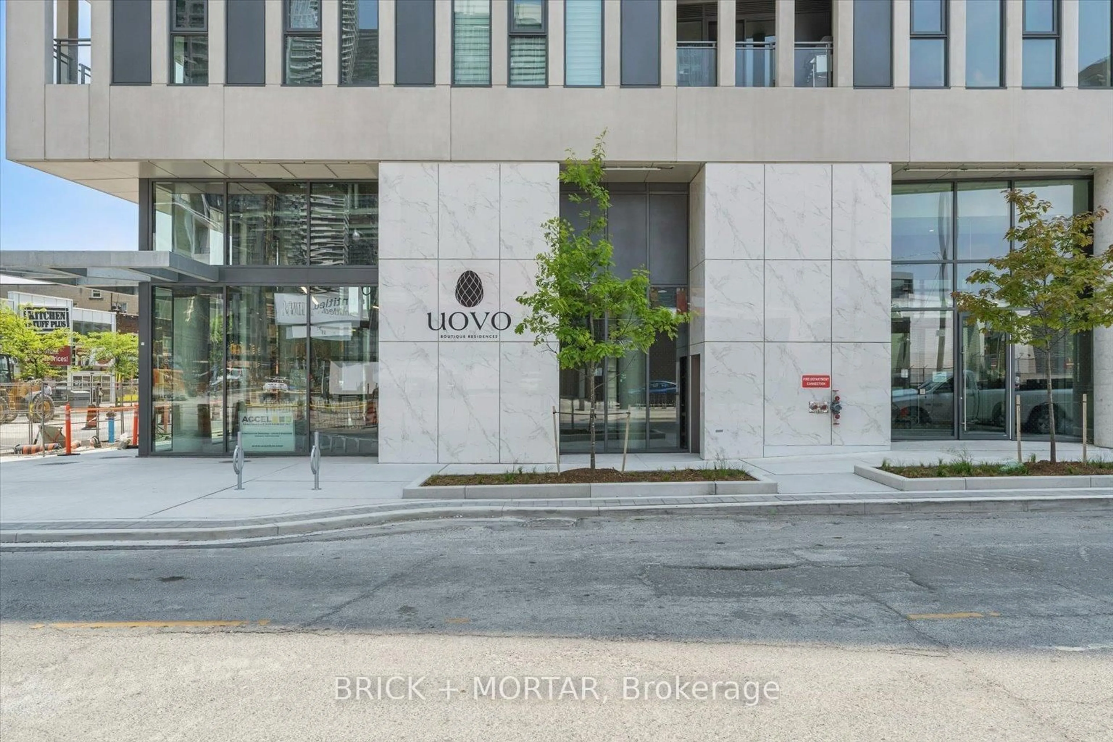 Indoor foyer for 1 Hillsdale Ave #406, Toronto Ontario M4S 0E5