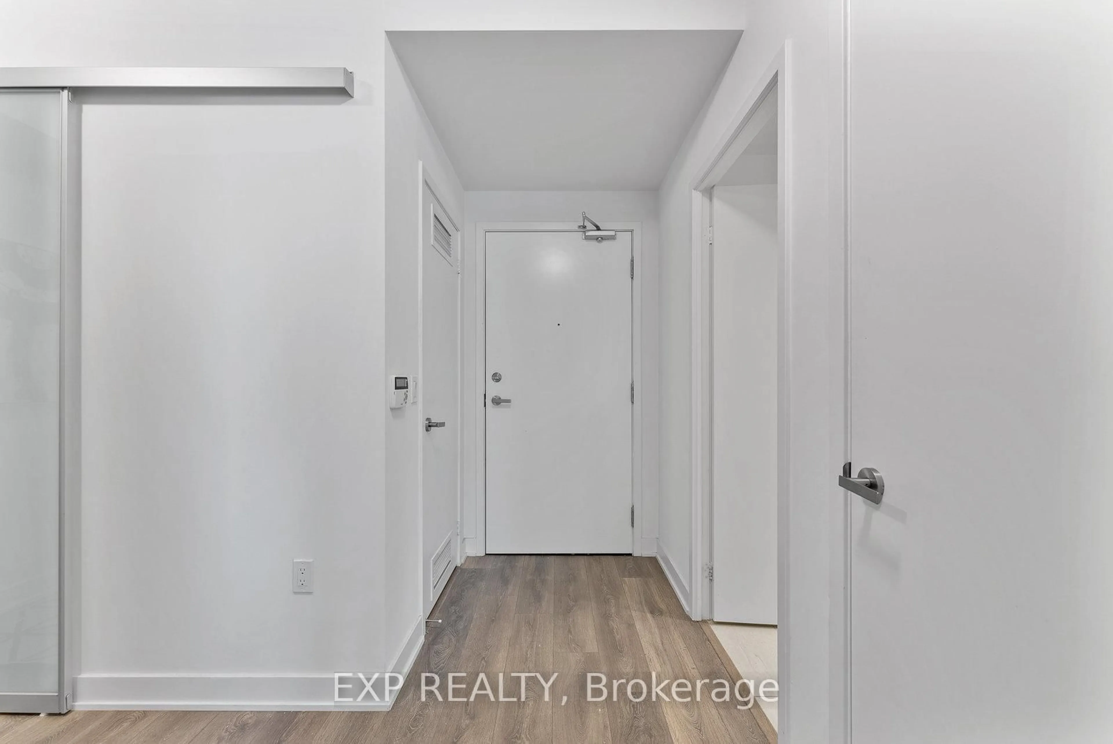 Indoor entryway for 99 Broadway Ave #2011, Toronto Ontario M4P 0E3