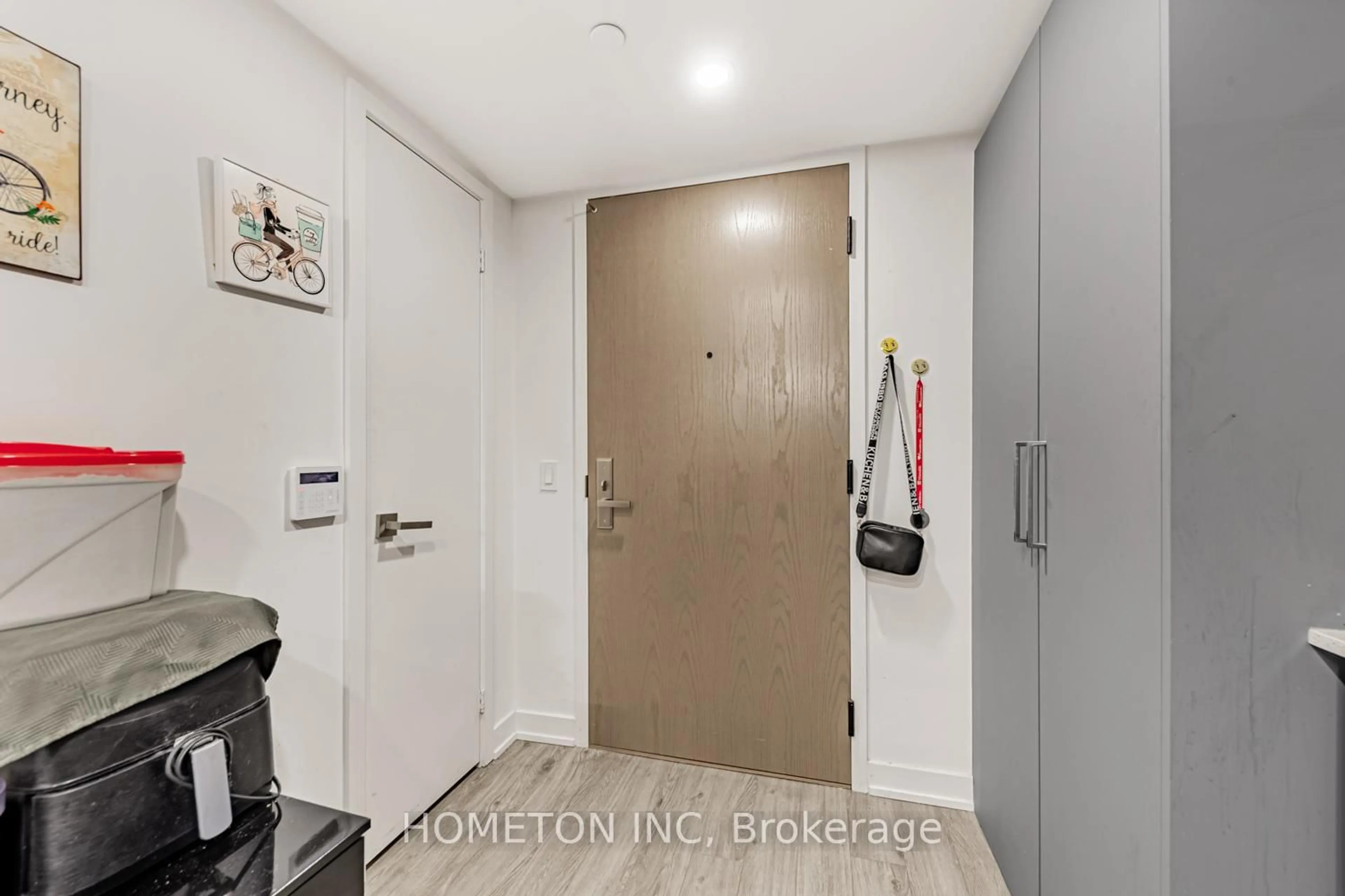 Unknown for 30 Tretti Way #401, Toronto Ontario M3H 0E3