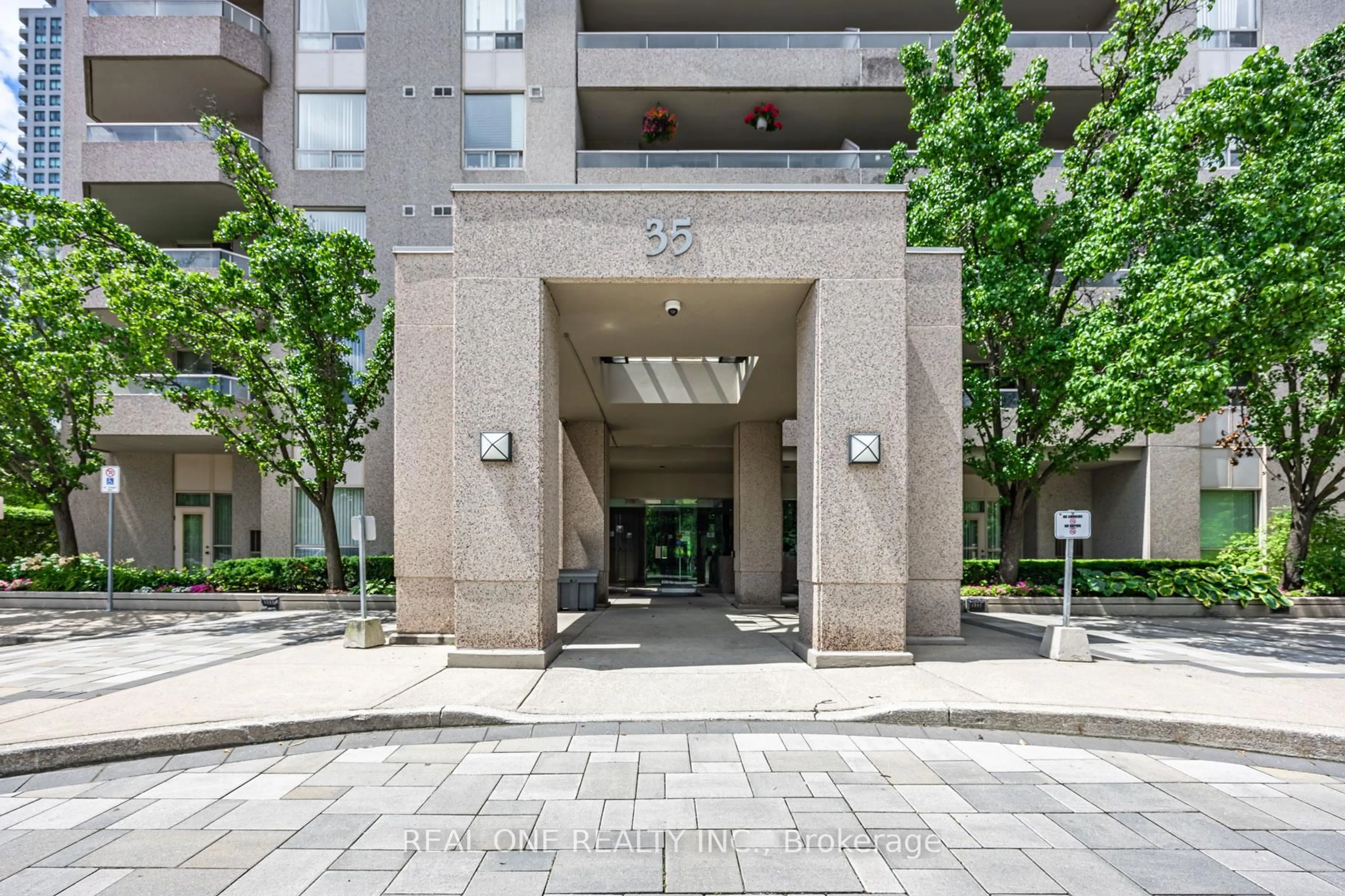 Indoor foyer for 35 Empress Ave #901, Toronto Ontario M2N 6T3
