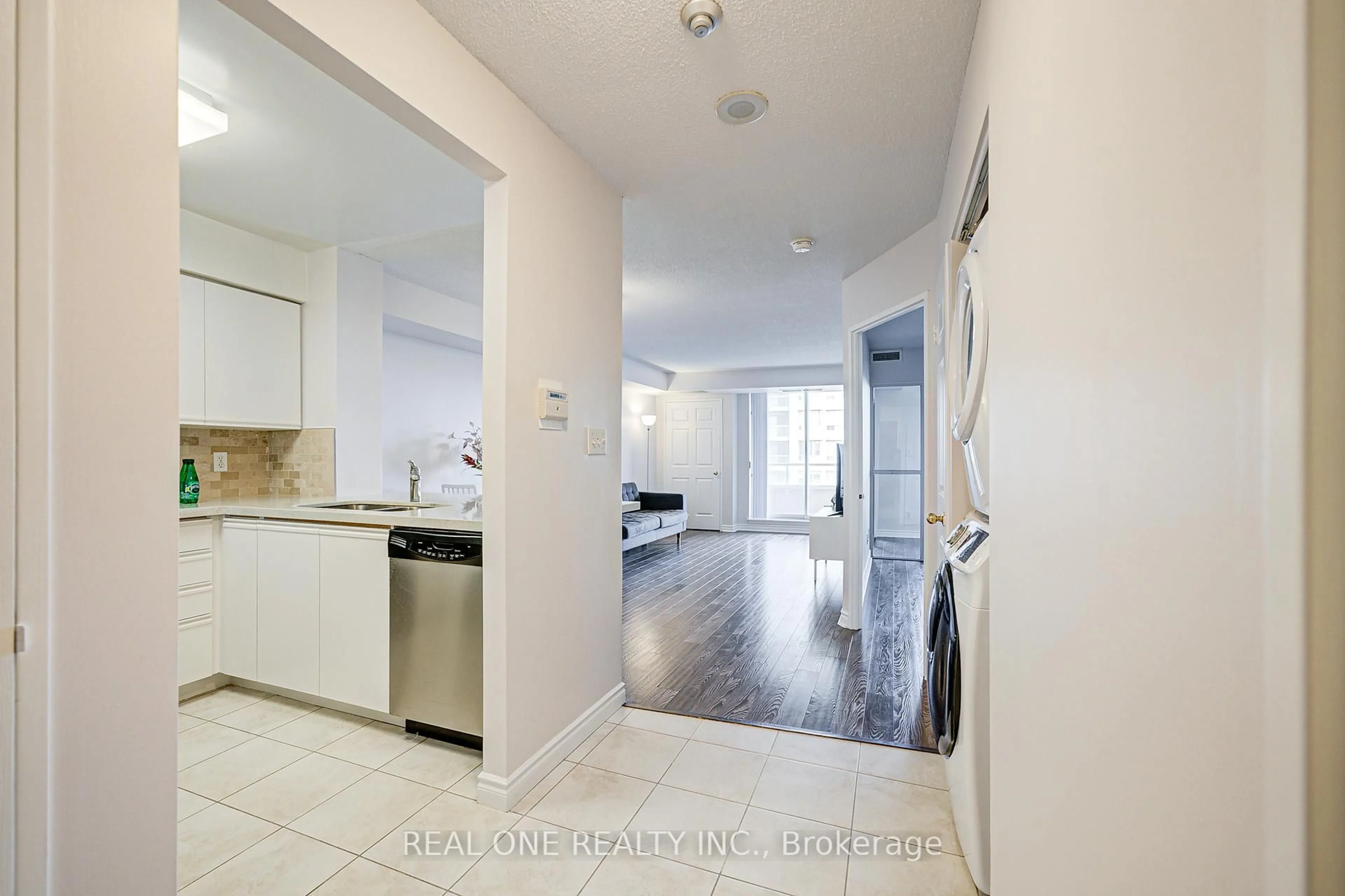 Unknown for 35 Empress Ave #901, Toronto Ontario M2N 6T3