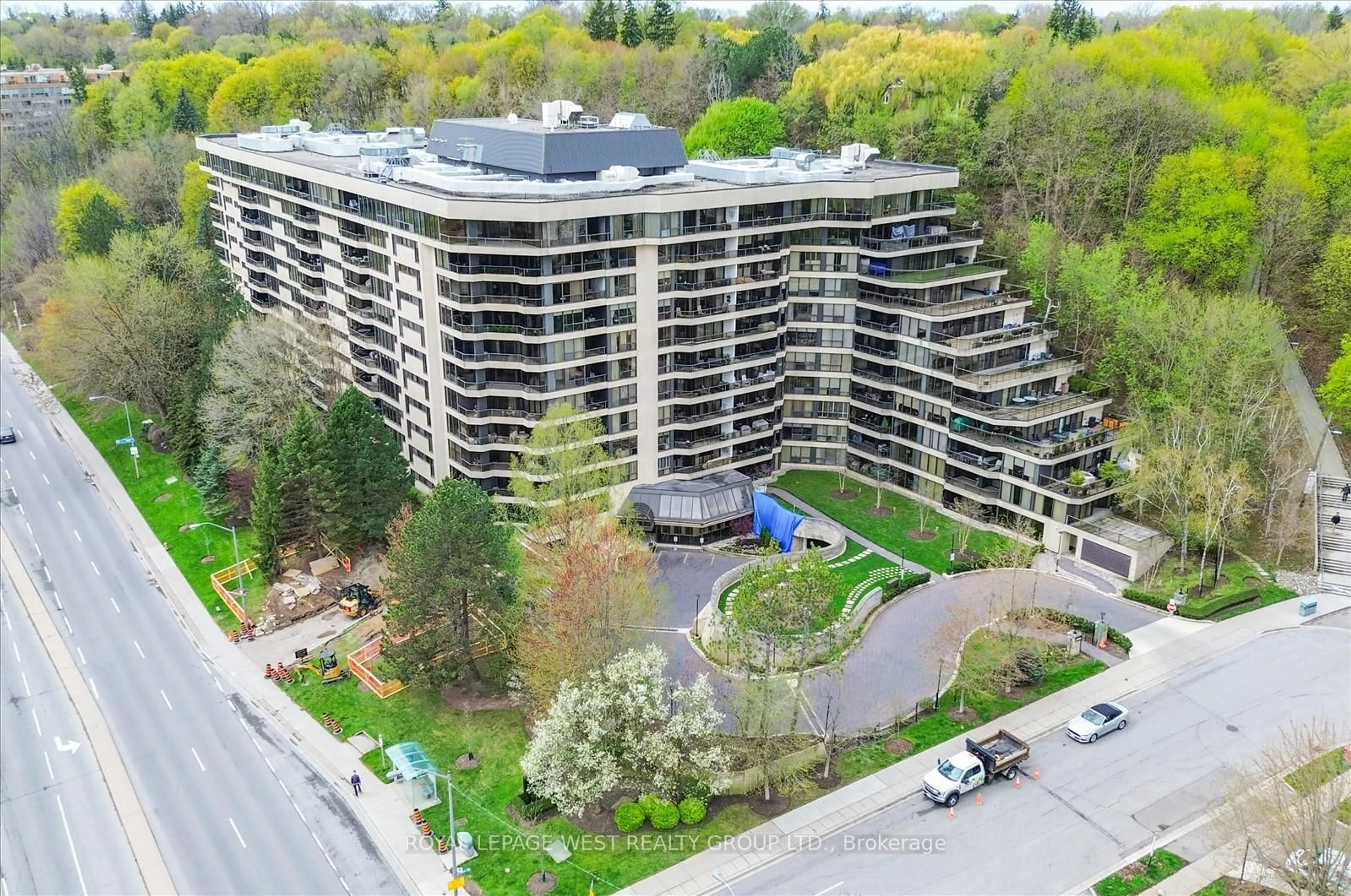 A pic from outside/outdoor area/front of a property/back of a property/a pic from drone, city buildings view from balcony for 3900 Yonge St #909, Toronto Ontario M4N 3N6