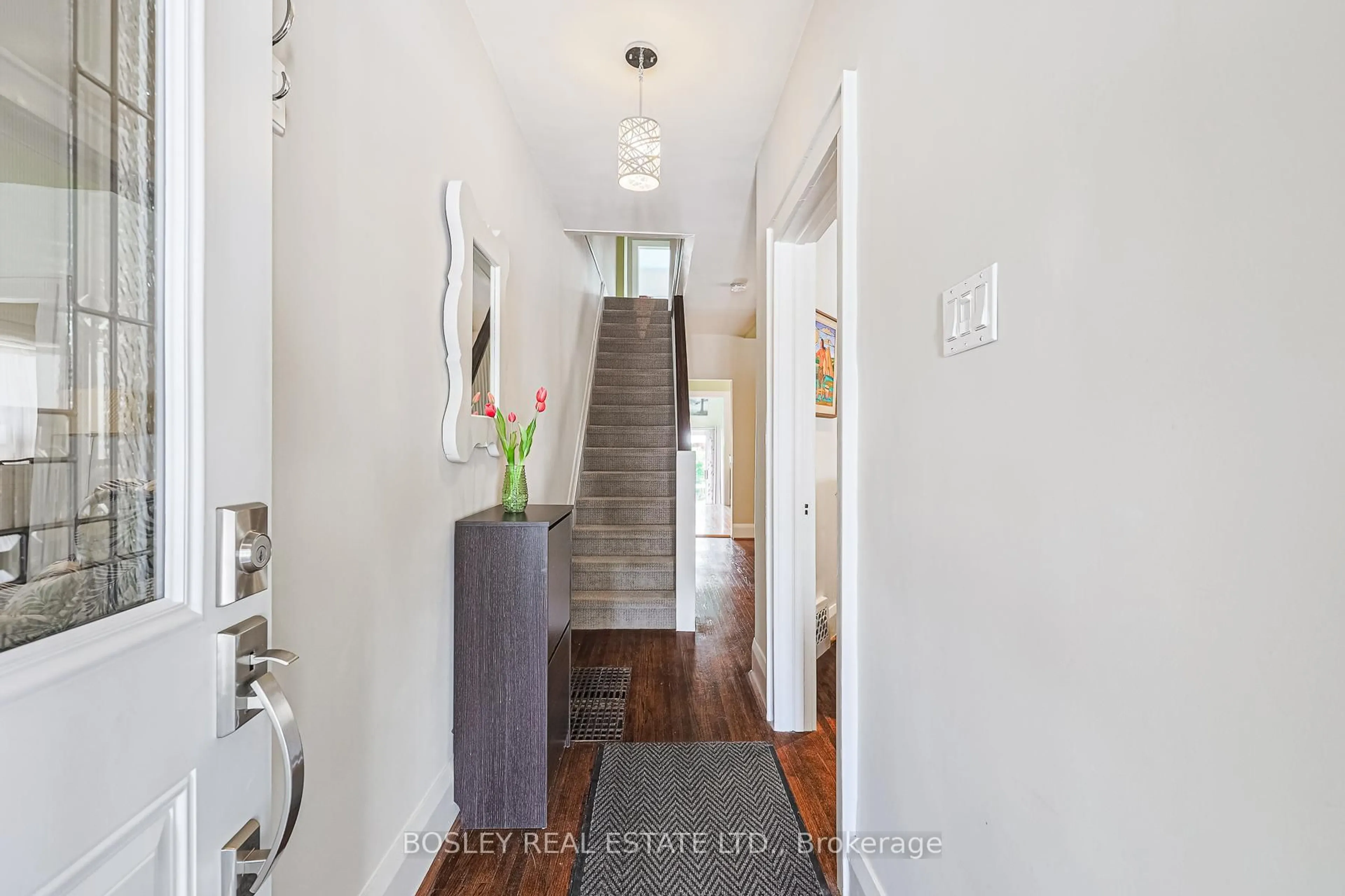 Indoor entryway for 243 Soudan Ave, Toronto Ontario M4S 1W2