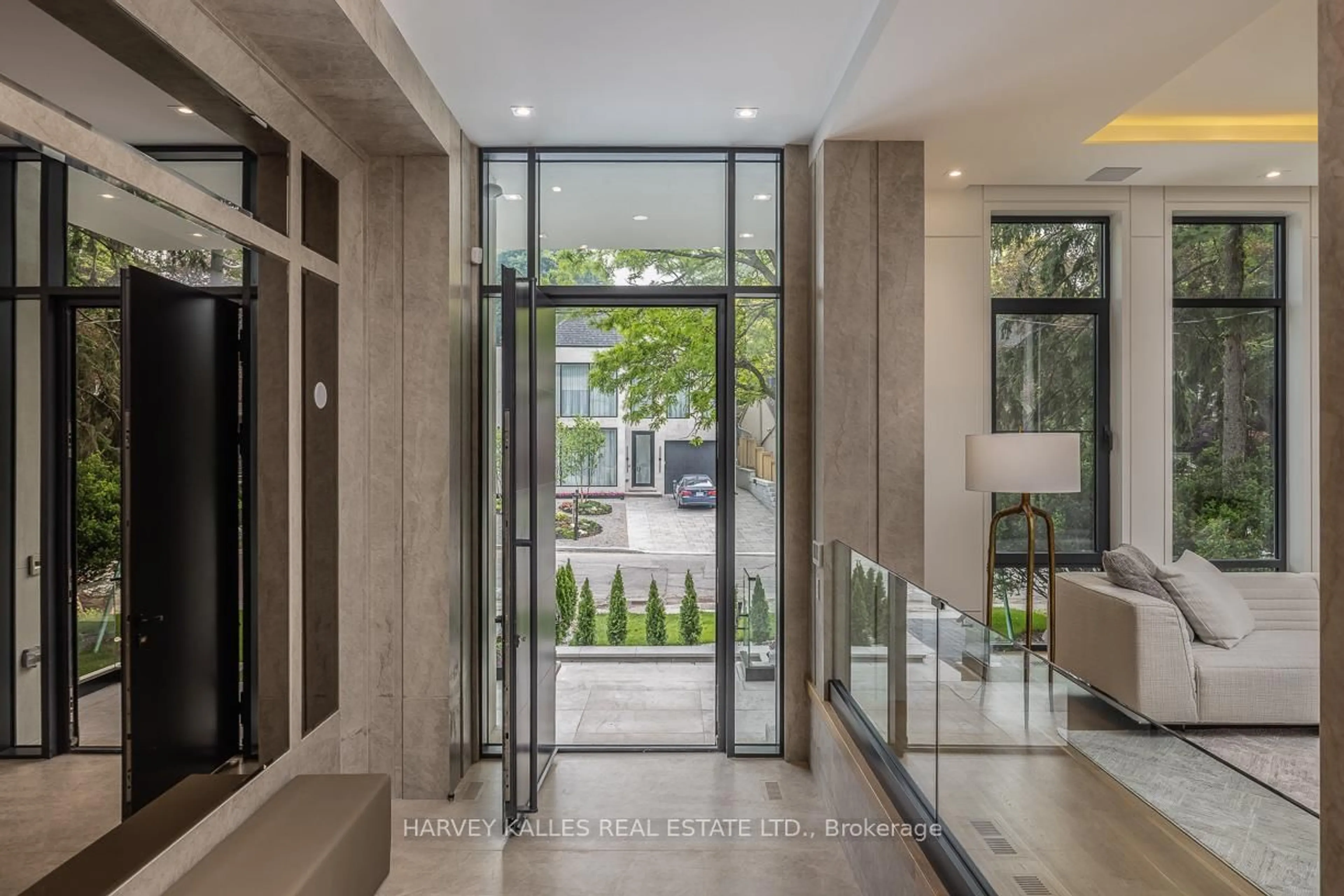 Indoor entryway for 88 Lawrence Cres, Toronto Ontario M4N 1N4