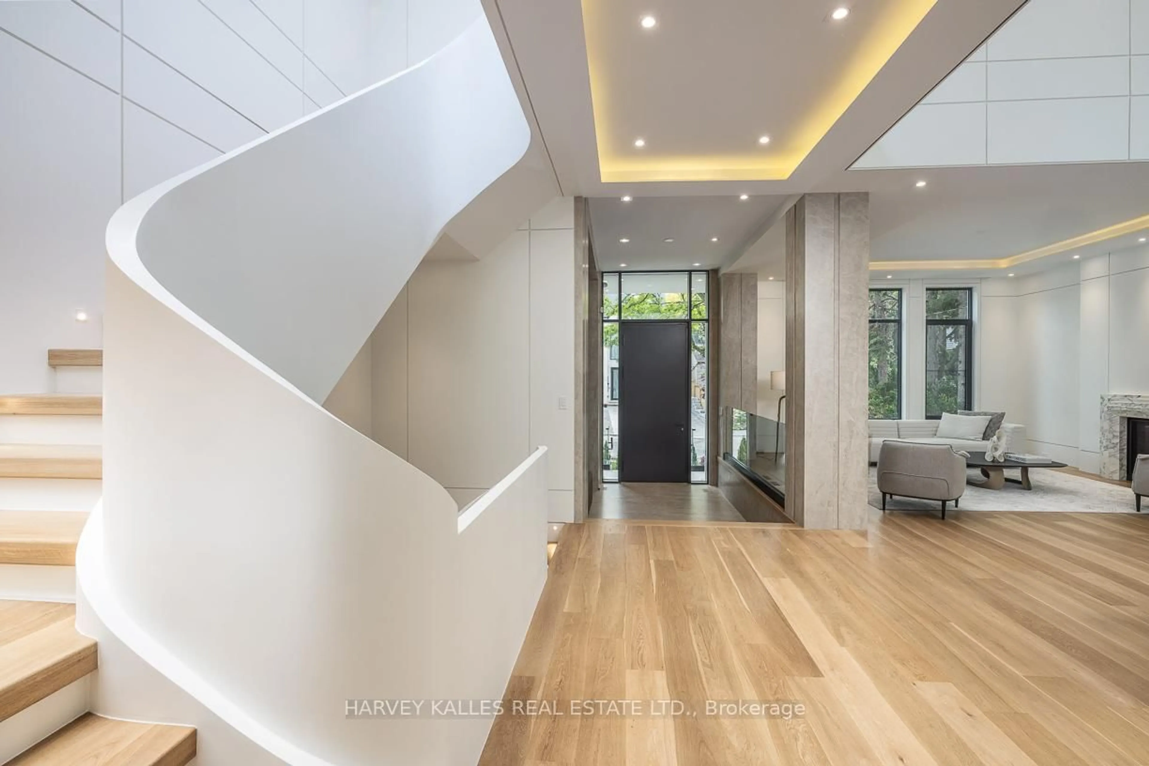 Indoor foyer for 88 Lawrence Cres, Toronto Ontario M4N 1N4