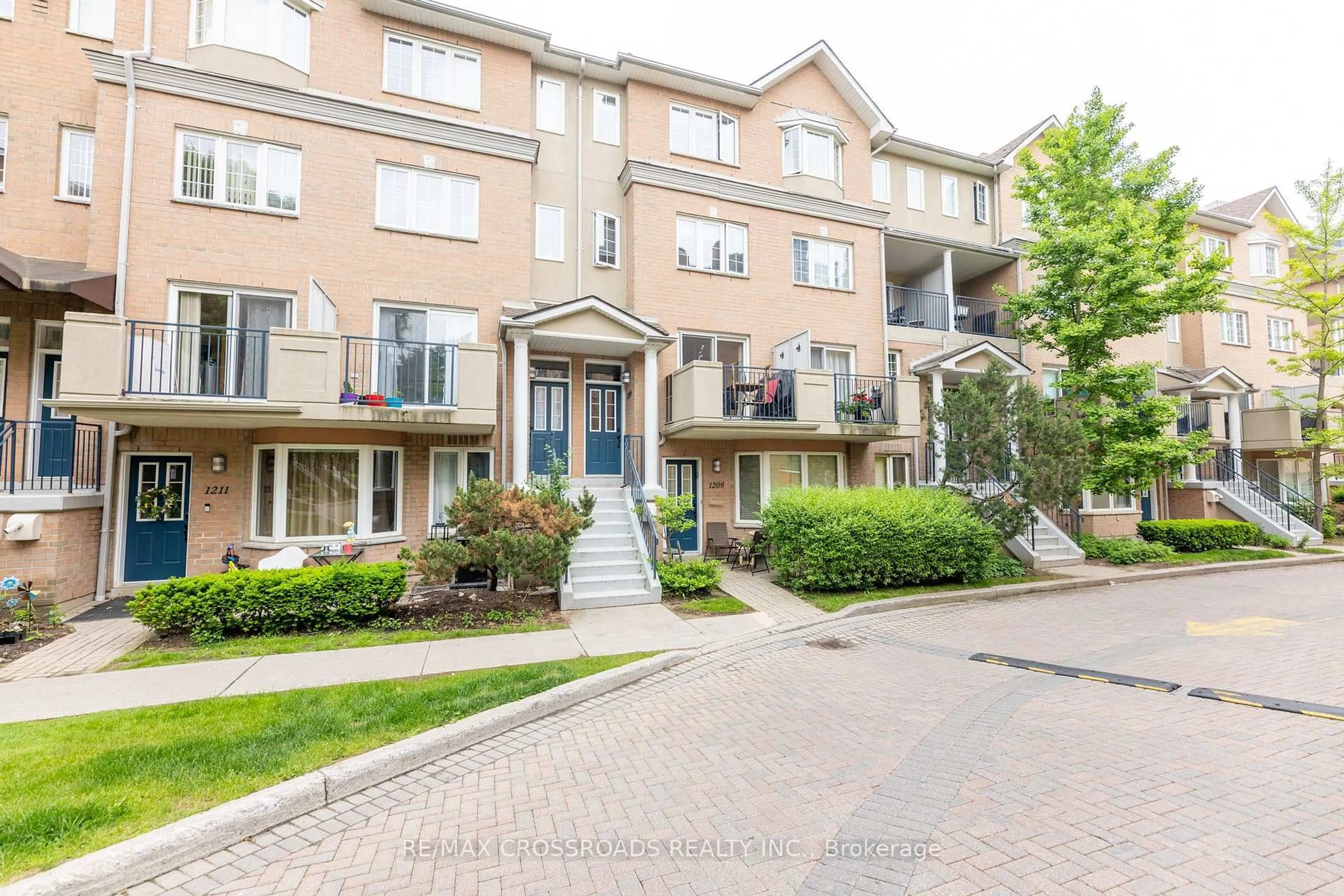 Patio, street for 28 Sommerset Way #1209, Toronto Ontario M2N 6W7