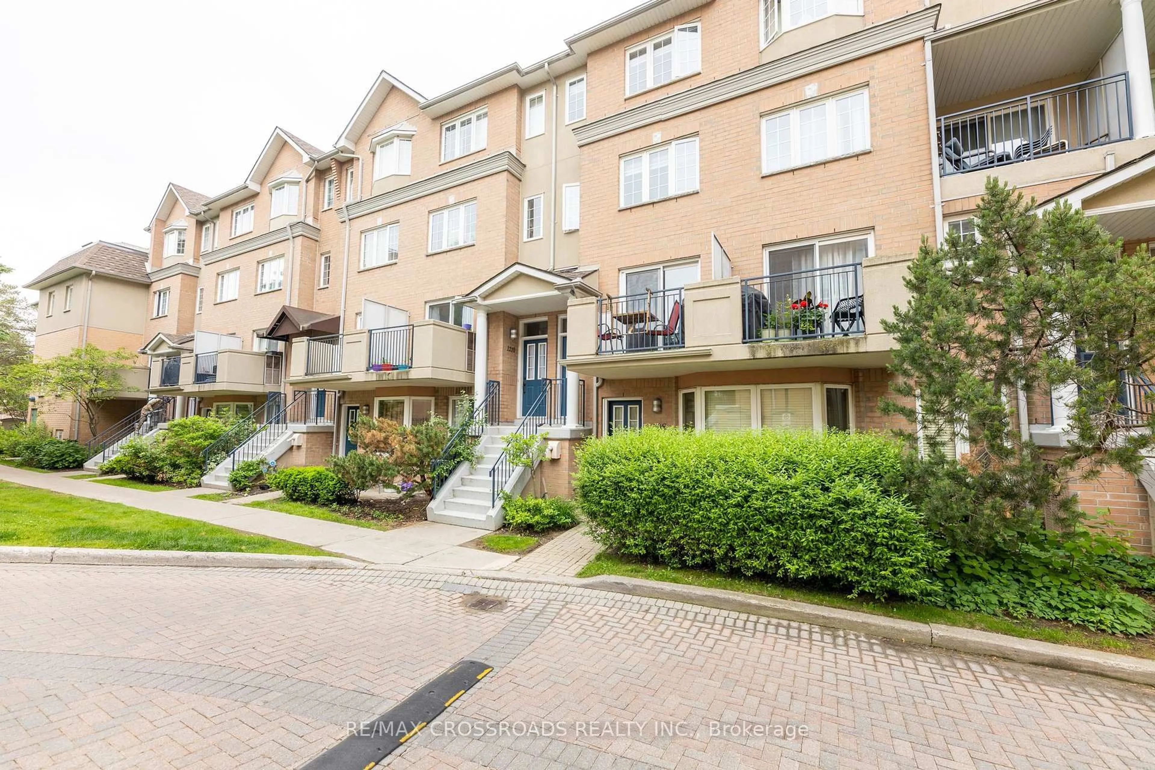 Patio, street for 28 Sommerset Way #1209, Toronto Ontario M2N 6W7