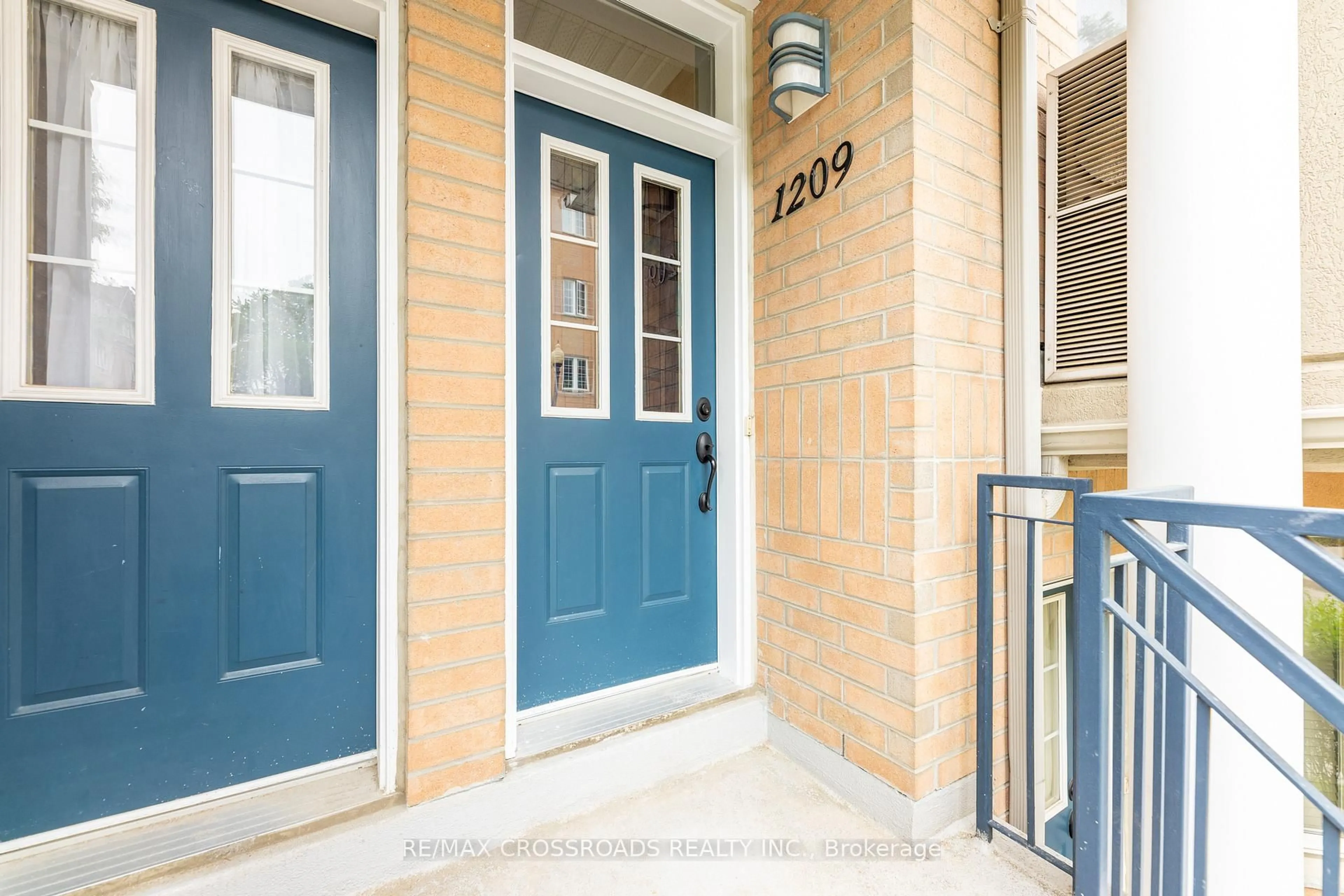 Indoor entryway for 28 Sommerset Way #1209, Toronto Ontario M2N 6W7