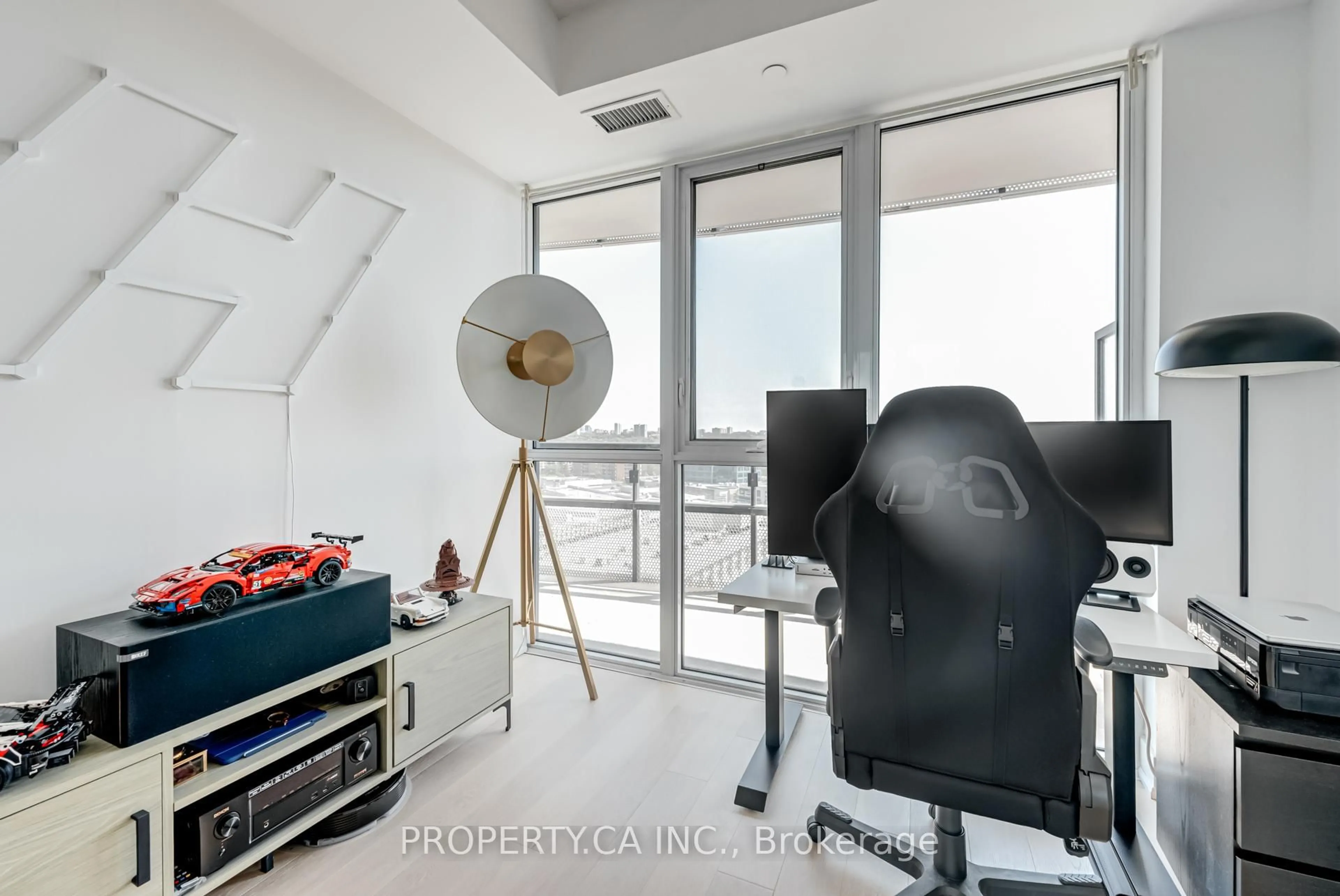 A pic of a room for 99 The Donway #1009, Toronto Ontario M3C 0N8