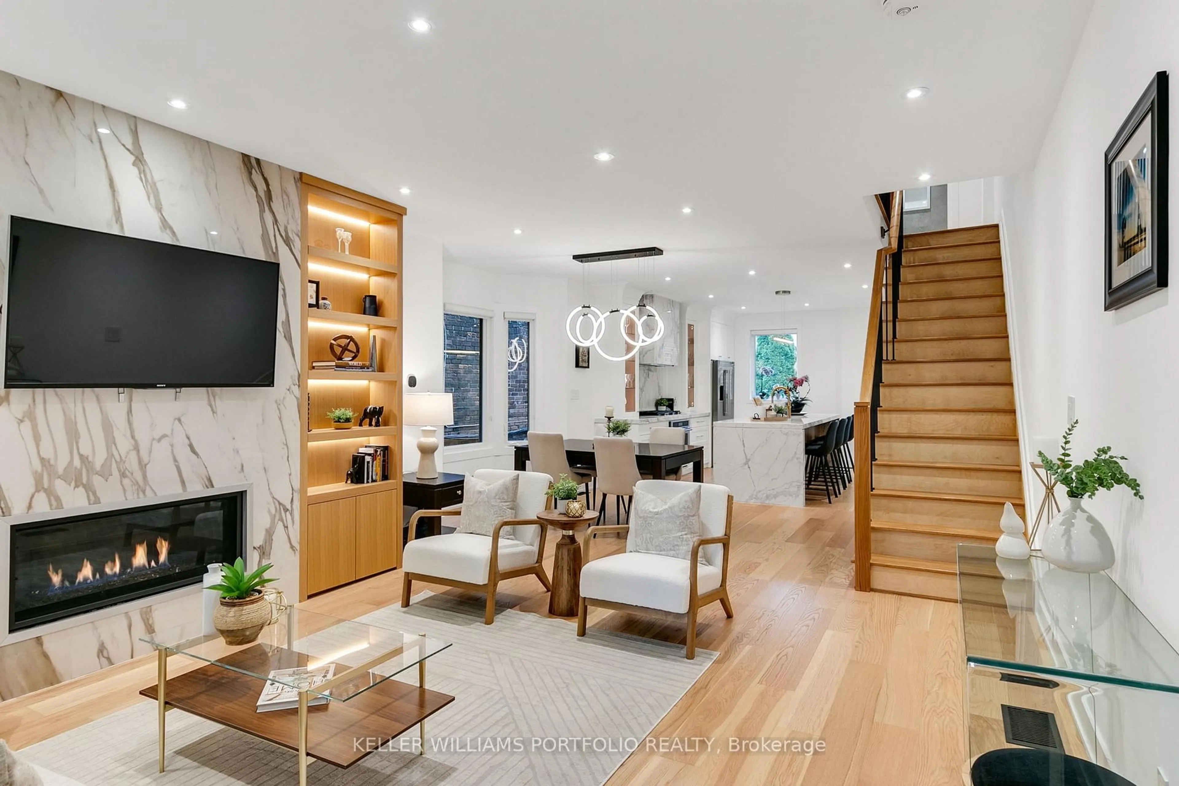 Unknown for 231 Grace St, Toronto Ontario M6G 3A7