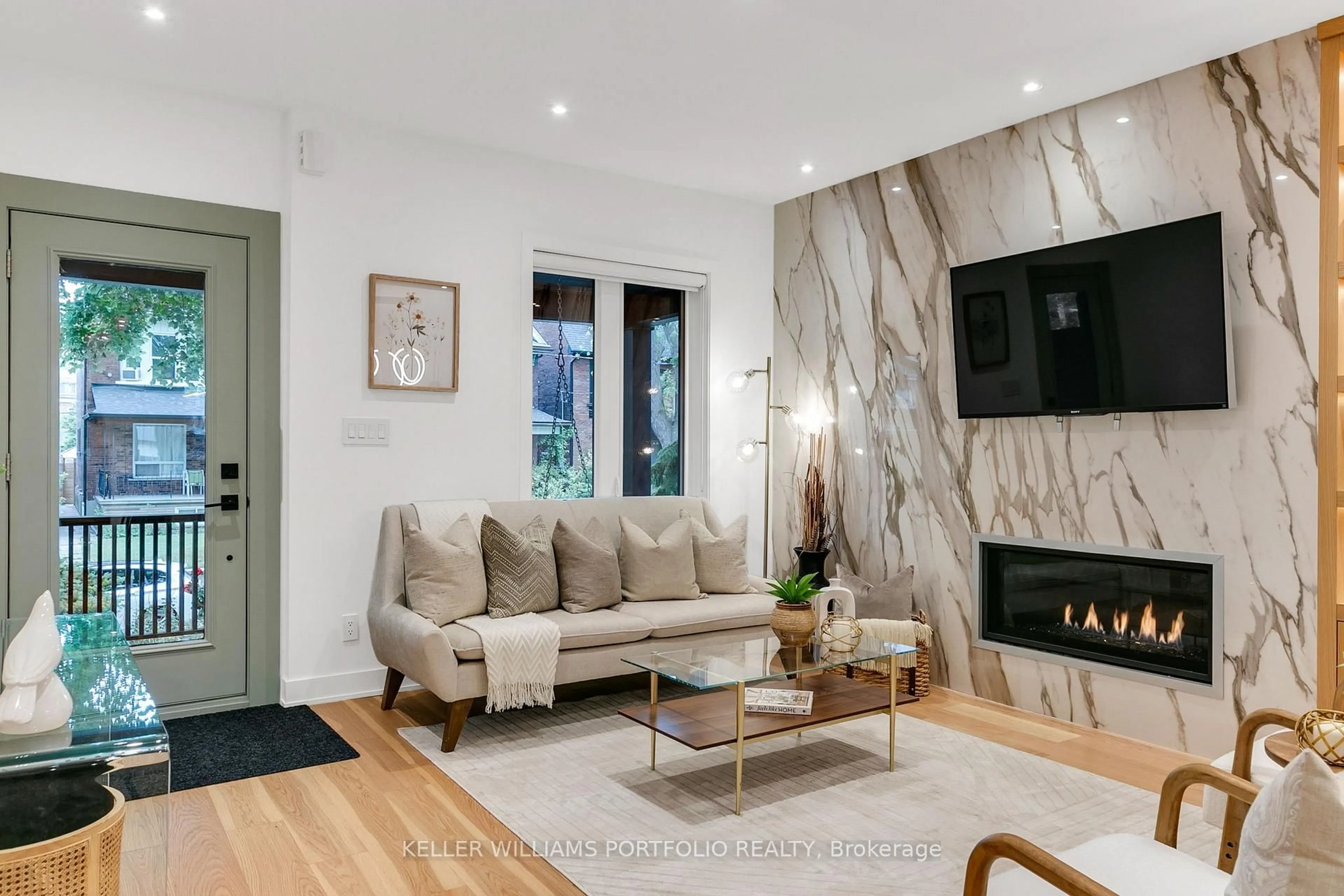 Living room with furniture, unknown for 231 Grace St, Toronto Ontario M6G 3A7