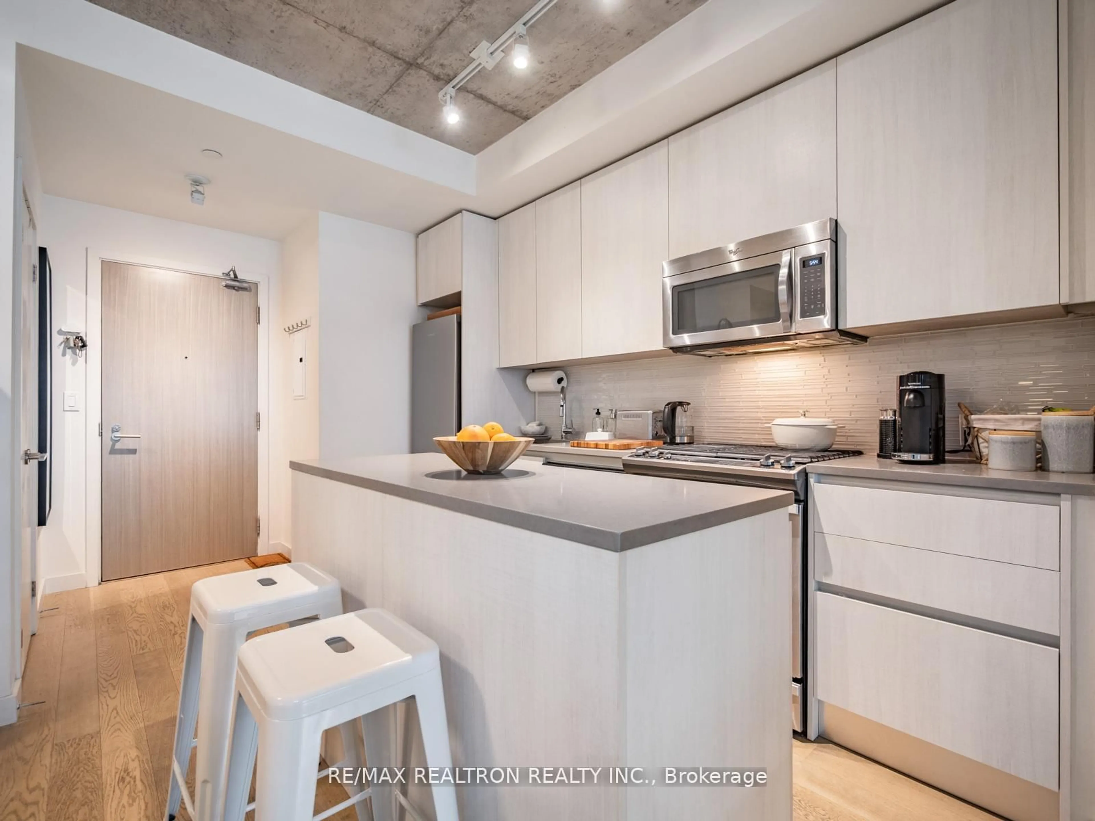 Unknown for 111 Bathurst St #1217, Toronto Ontario M5V 2R1
