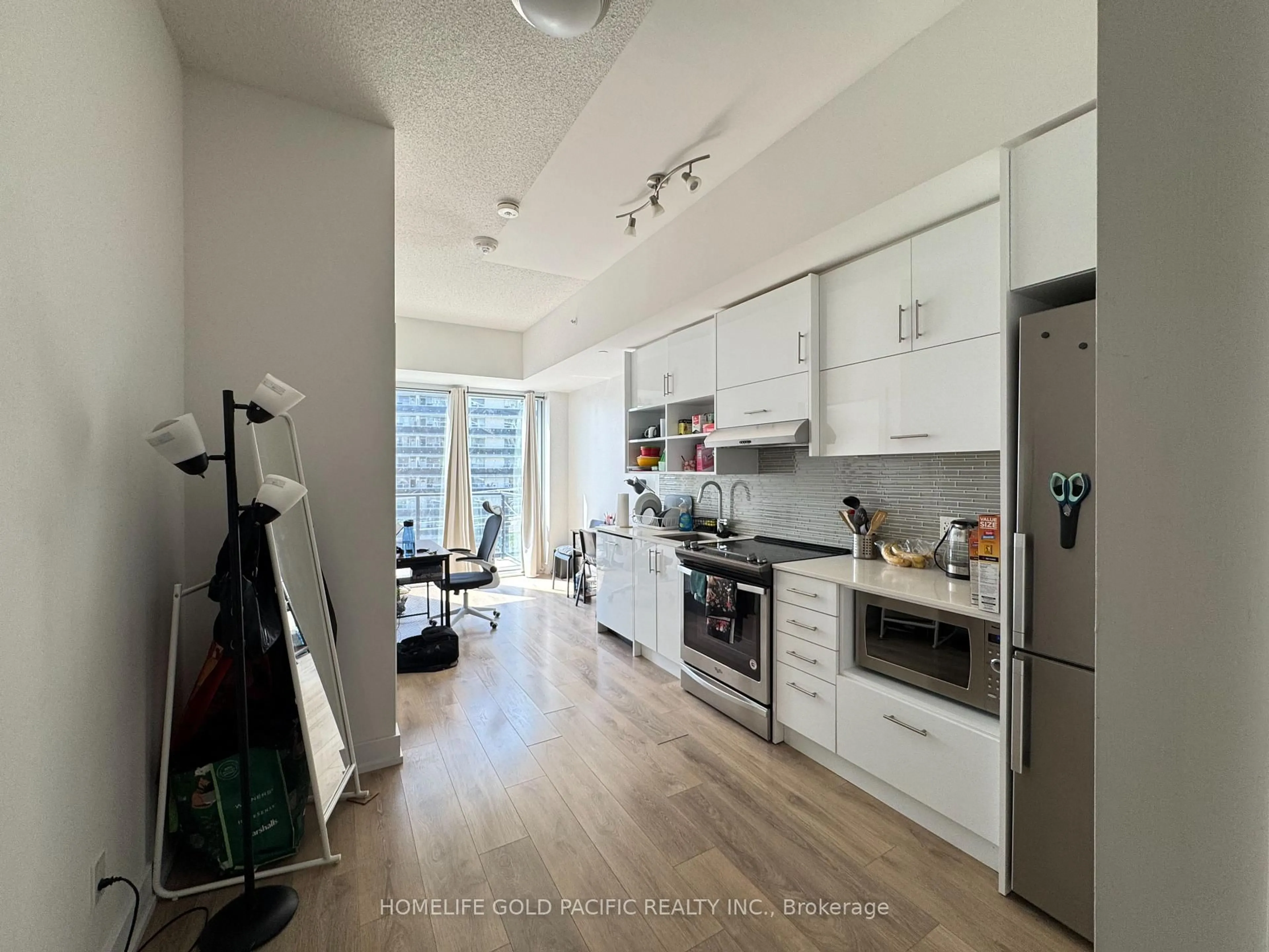 Open concept kitchen, unknown for 128 Fairview Mall Dr #407, Toronto Ontario M2J 0E8