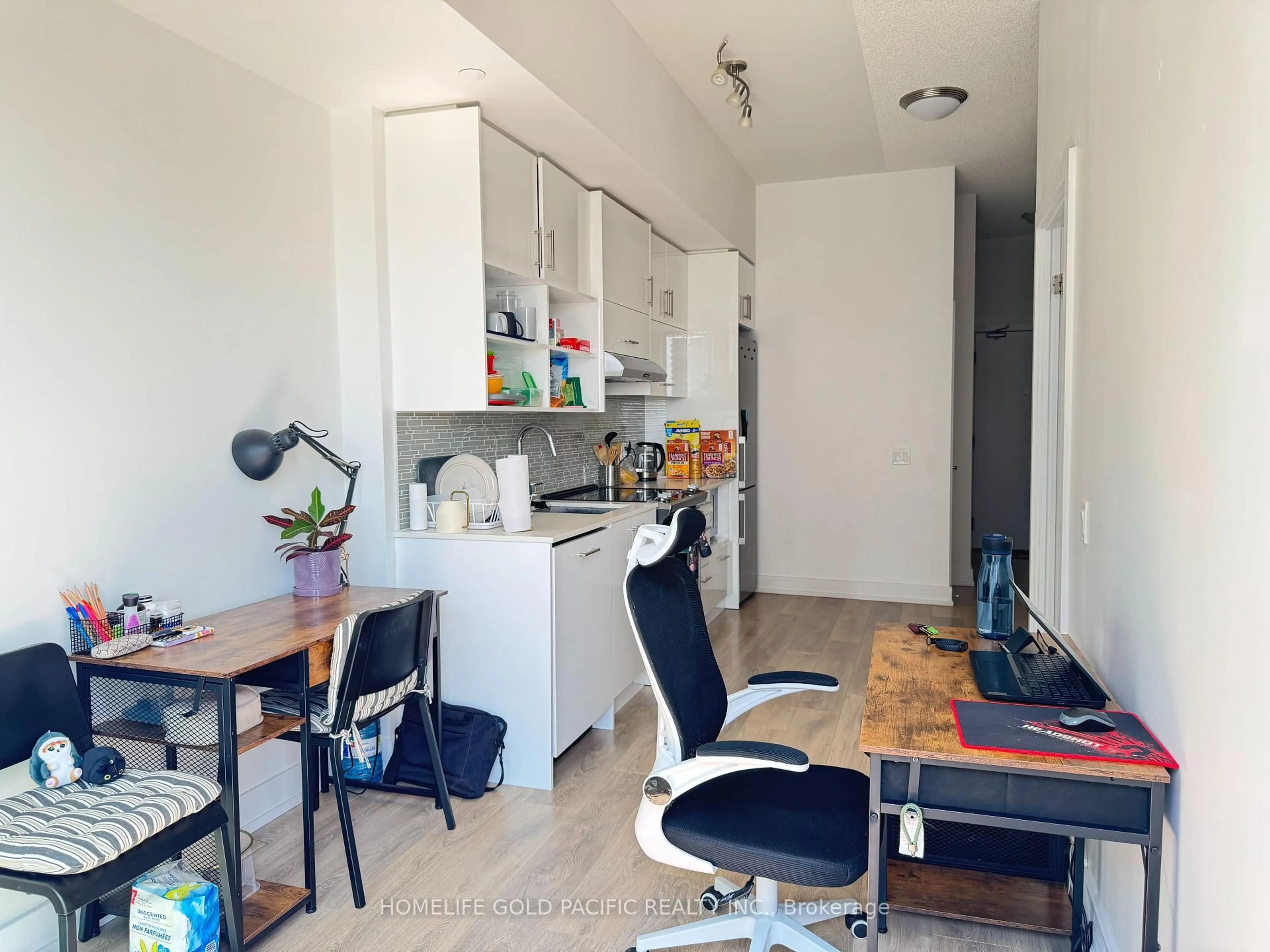 A pic of a room for 128 Fairview Mall Dr #407, Toronto Ontario M2J 0E8