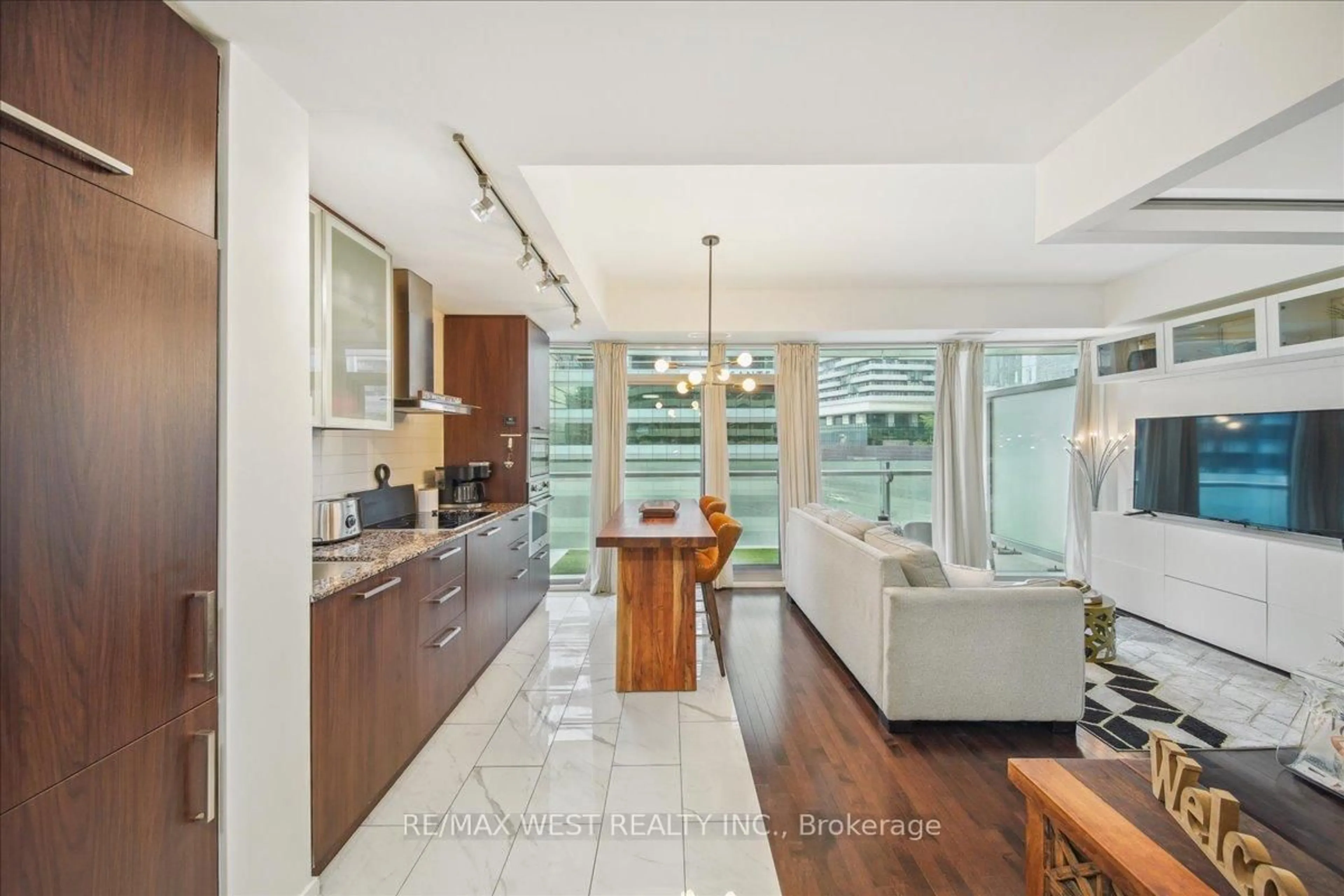 Open concept kitchen, ceramic/tile floor for 14 York St #512, Toronto Ontario M5J 0B1